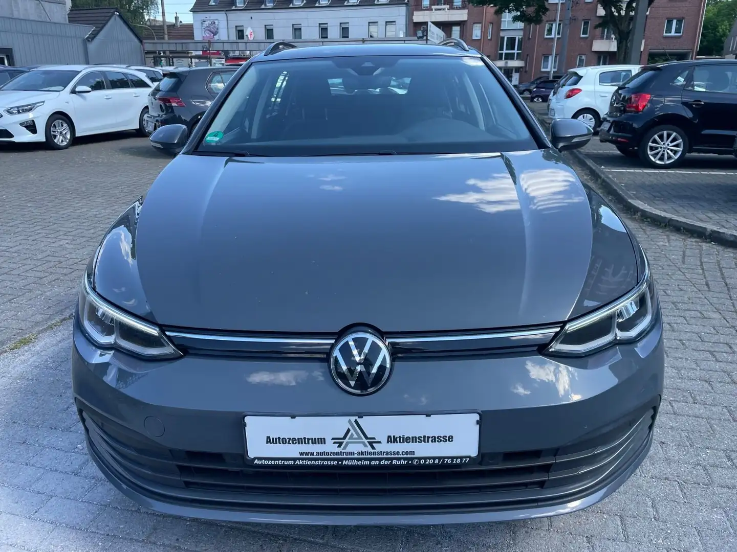 Volkswagen Golf VIII Variant Life AHK Navi PDC APP Grau - 1