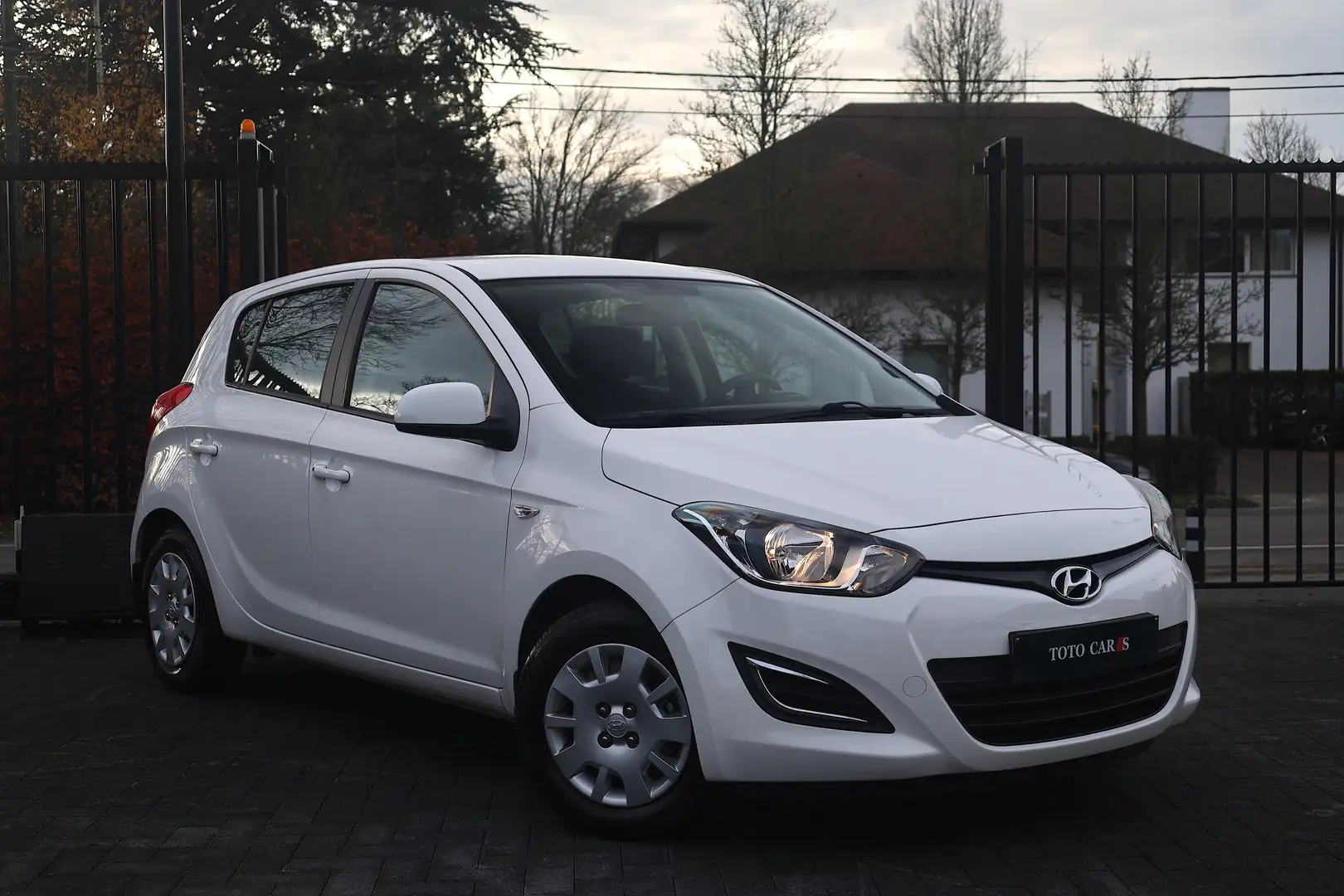 Hyundai i20 1.2 Benzine | Car-Pass | Service | AIRCO | - 2