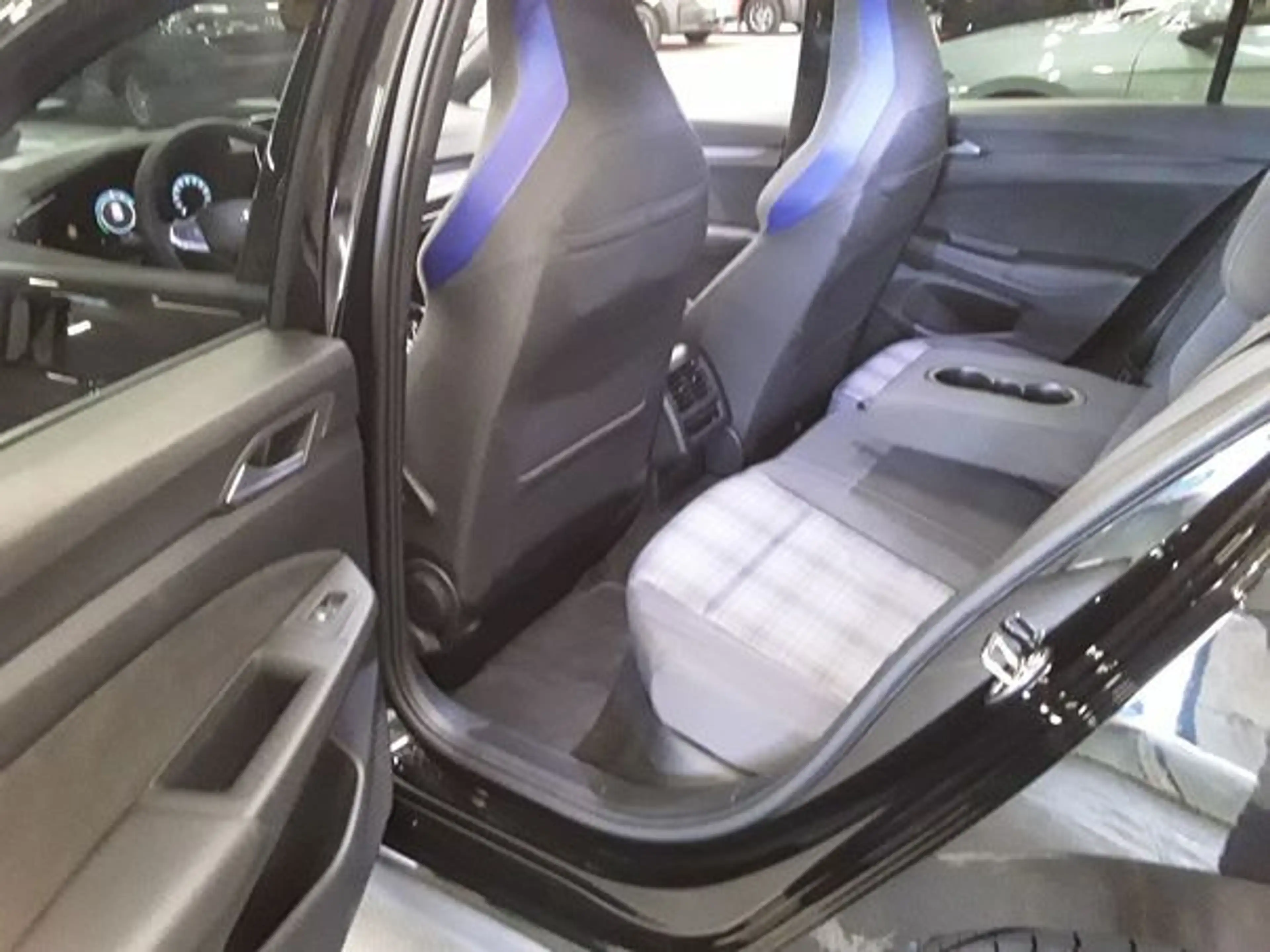Volkswagen Golf GTE 1,5 l eHybrid OPF 130 kW (177 PS) / 85 kW (116 ... — photo 6