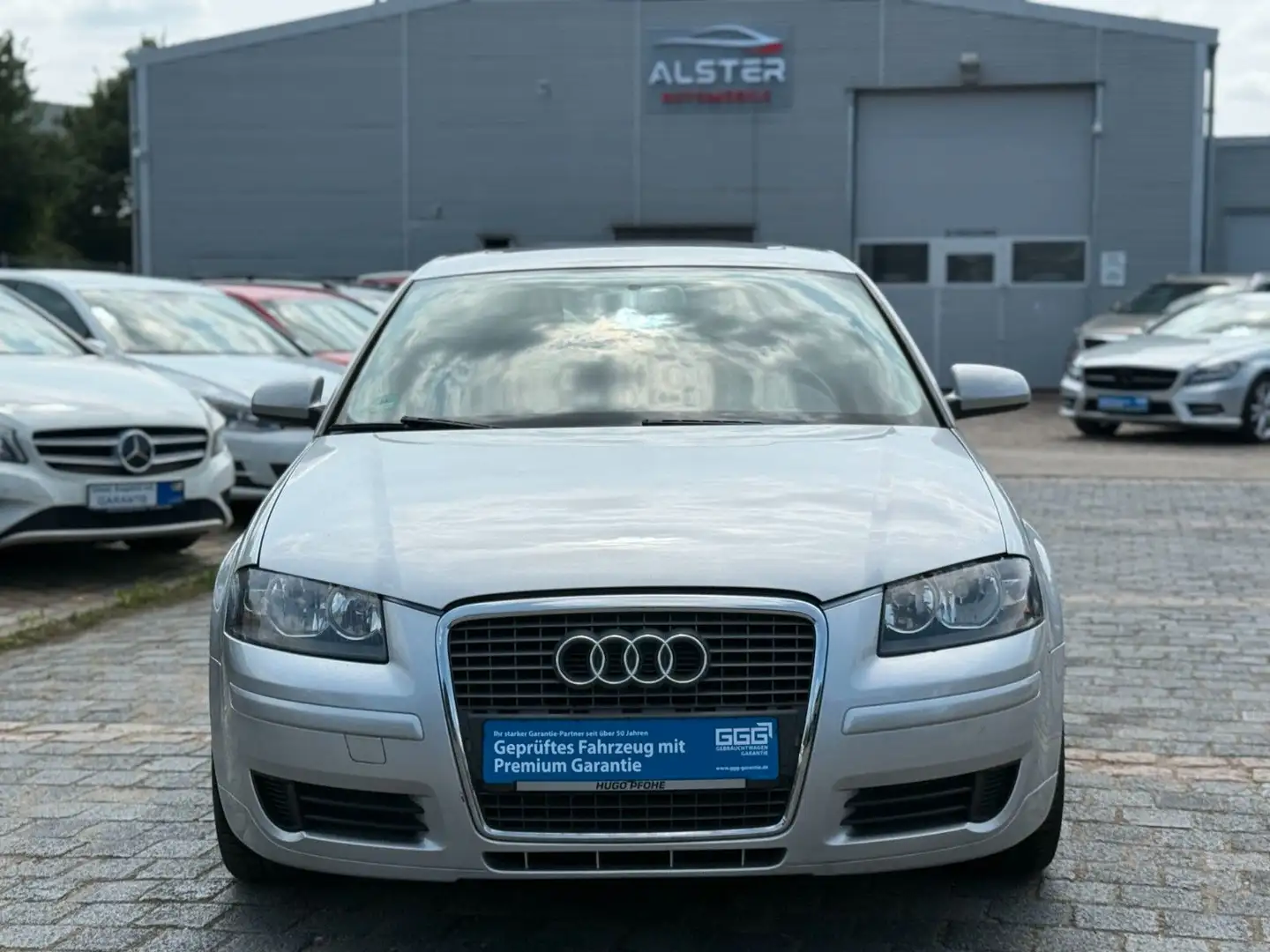 Audi A3 1.6 Attraction Automatik *HU NEU* Silber - 2
