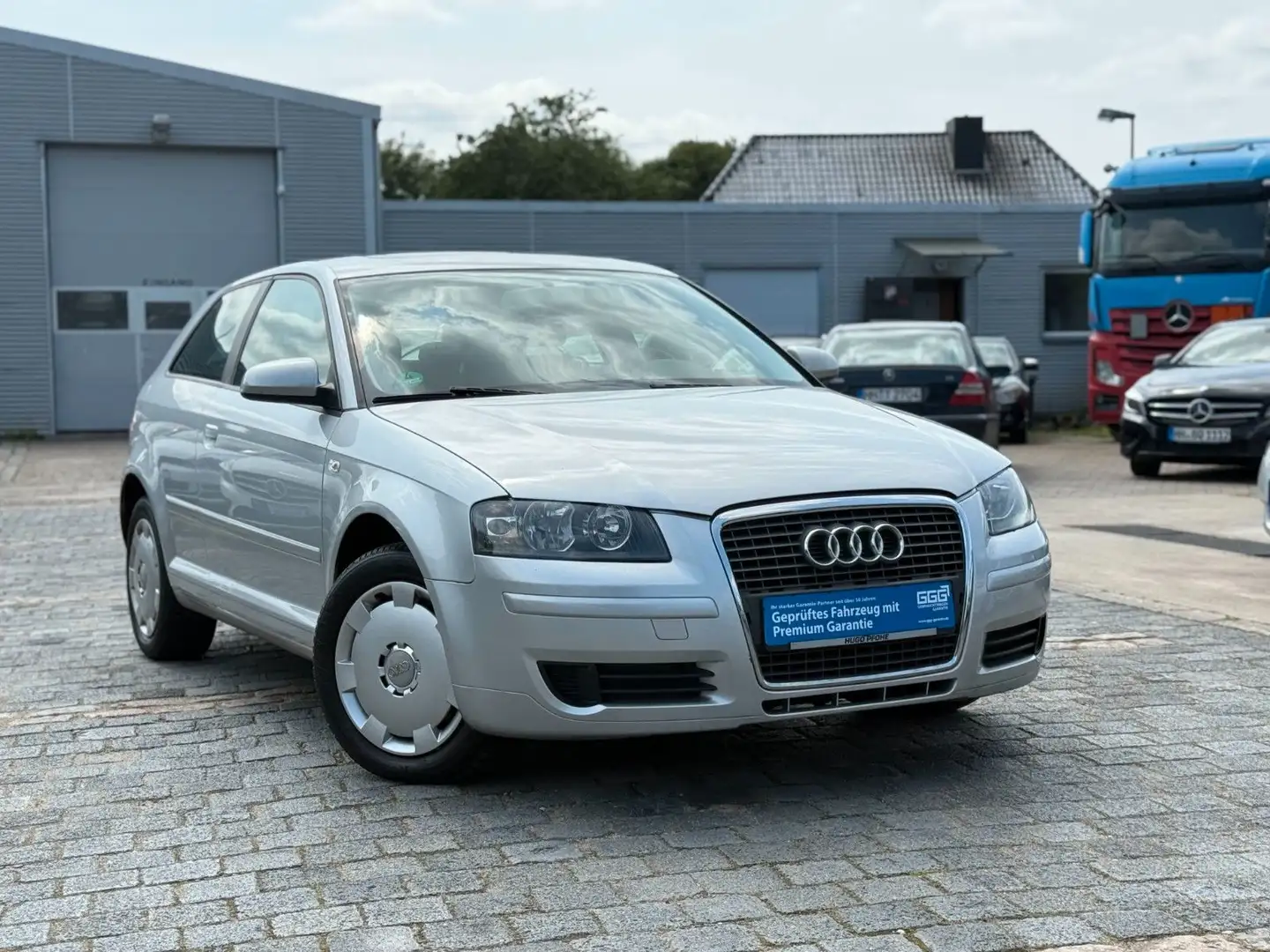 Audi A3 1.6 Attraction Automatik *HU NEU* Silber - 1