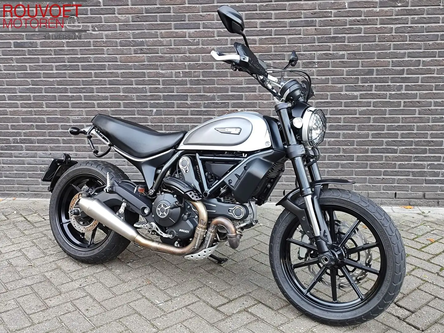 Ducati Scrambler ICON Zwart - 1