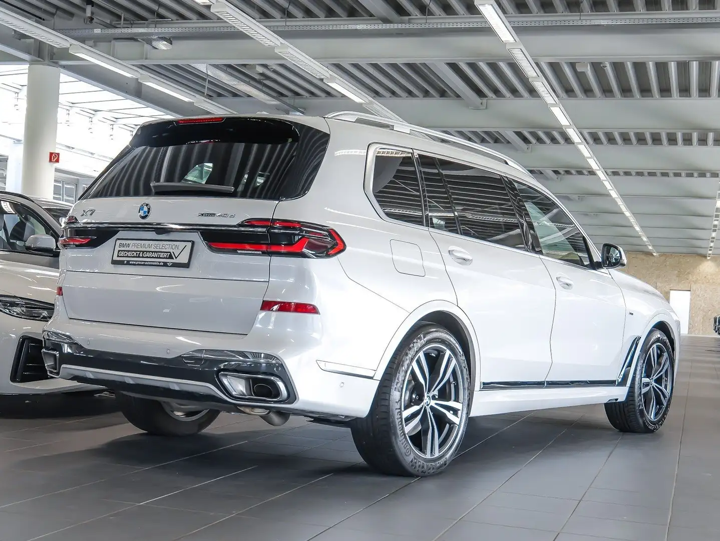 BMW X7 xDrive40d M Sport HUD PANO RFK NAVI LED DAB Weiß - 2