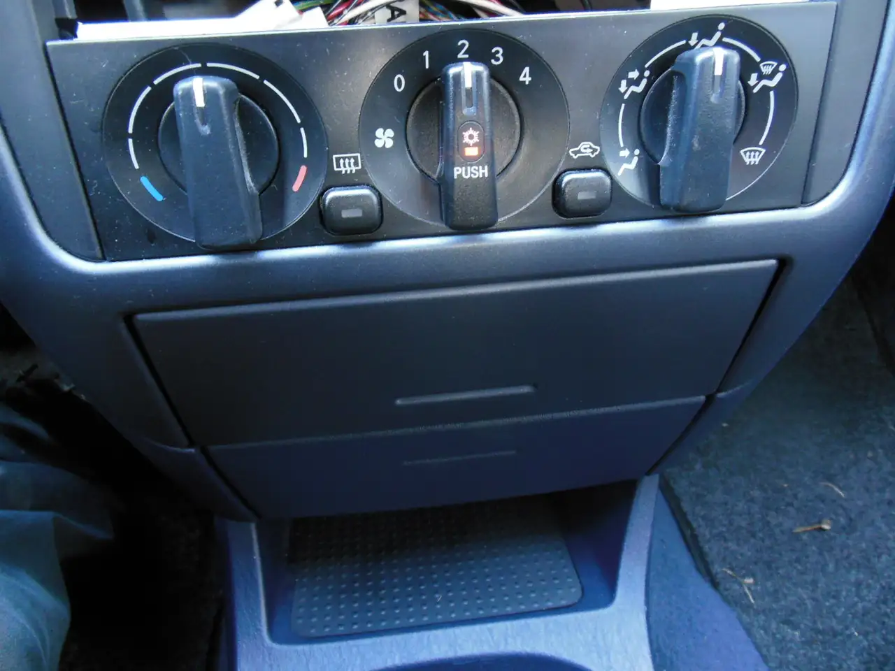 Mitsubishi Carisma 1.9 TD Classic Staat in DE KRIM, foto 8