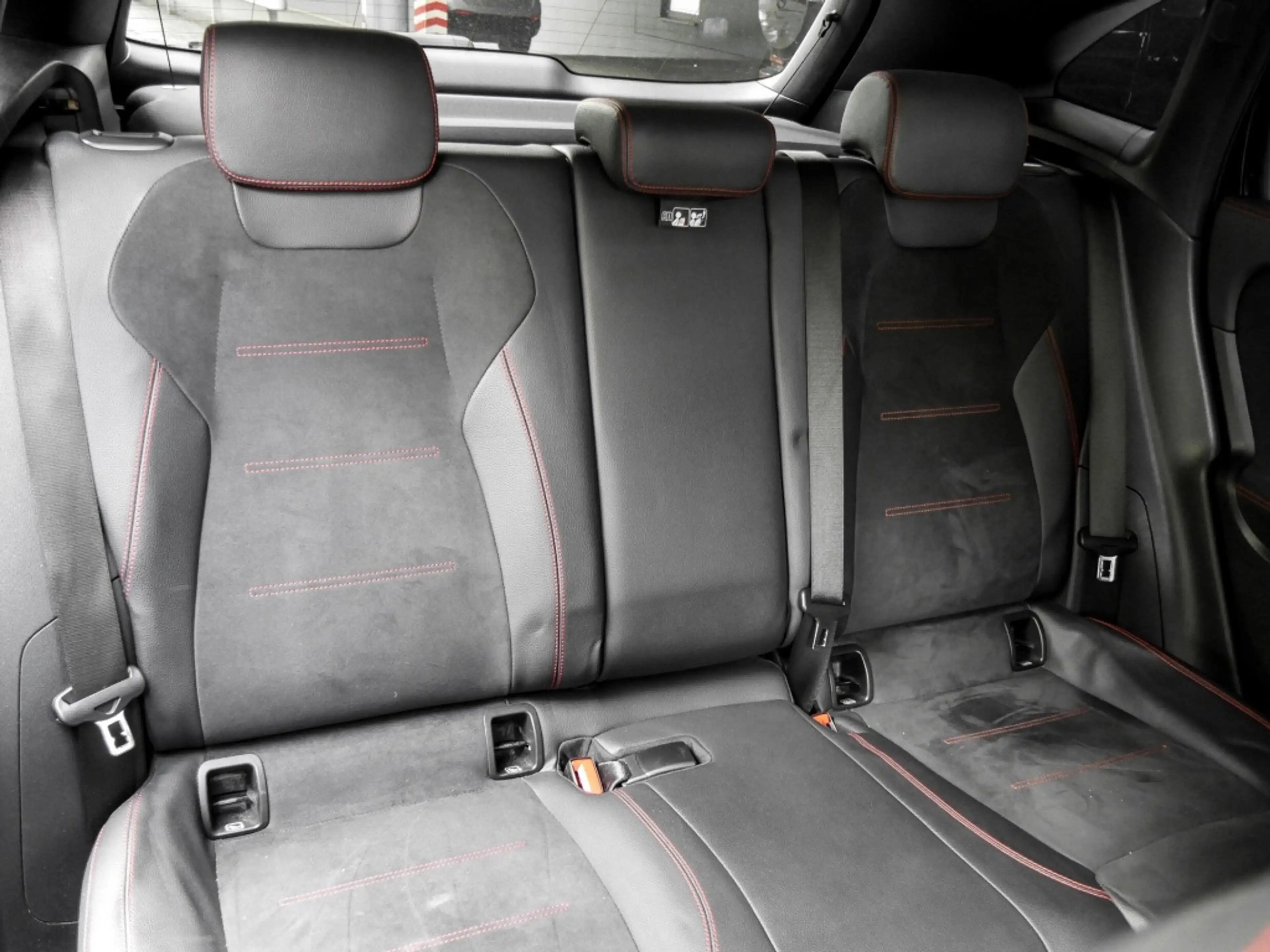 Mercedes-Benz GLA 250 AMG-Sport/LED/Navi/Wide/Shz/PTS/Ambiente — photo 5