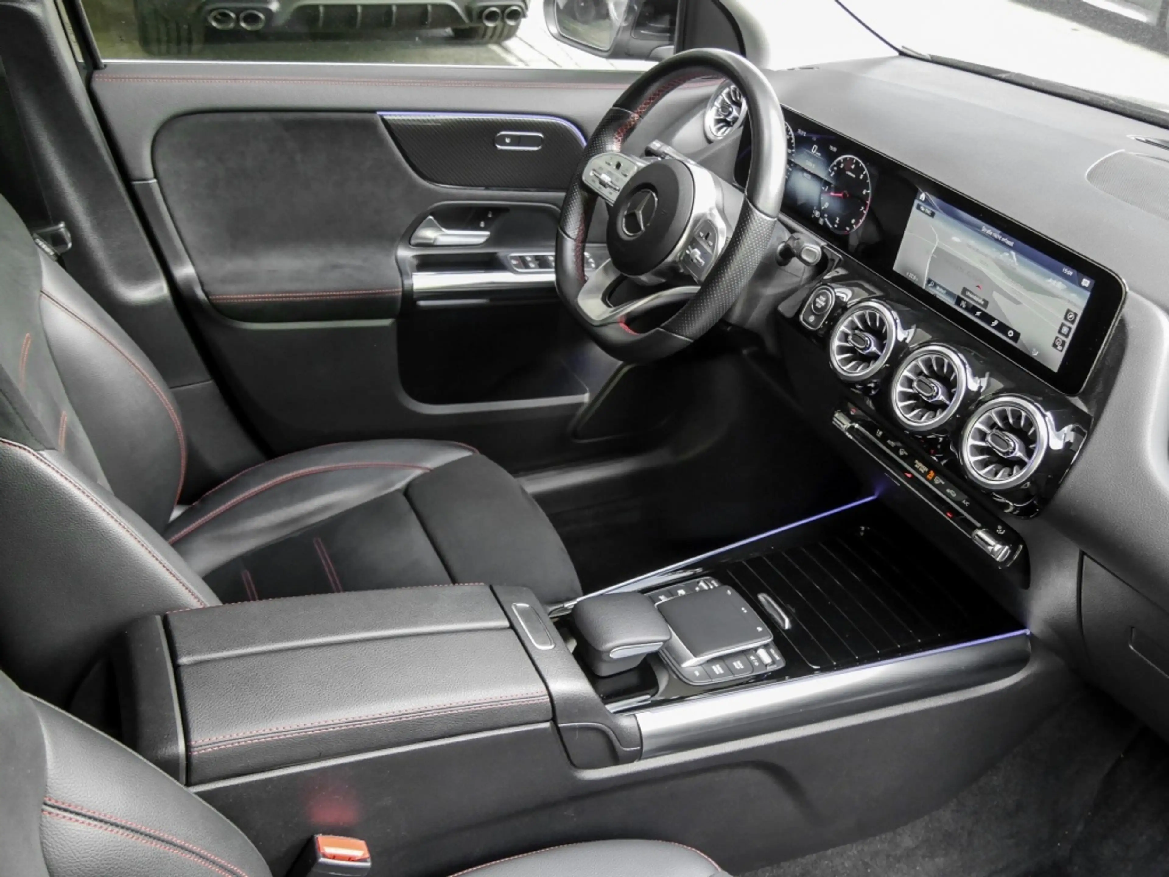 Mercedes-Benz GLA 250 AMG-Sport/LED/Navi/Wide/Shz/PTS/Ambiente — photo 4