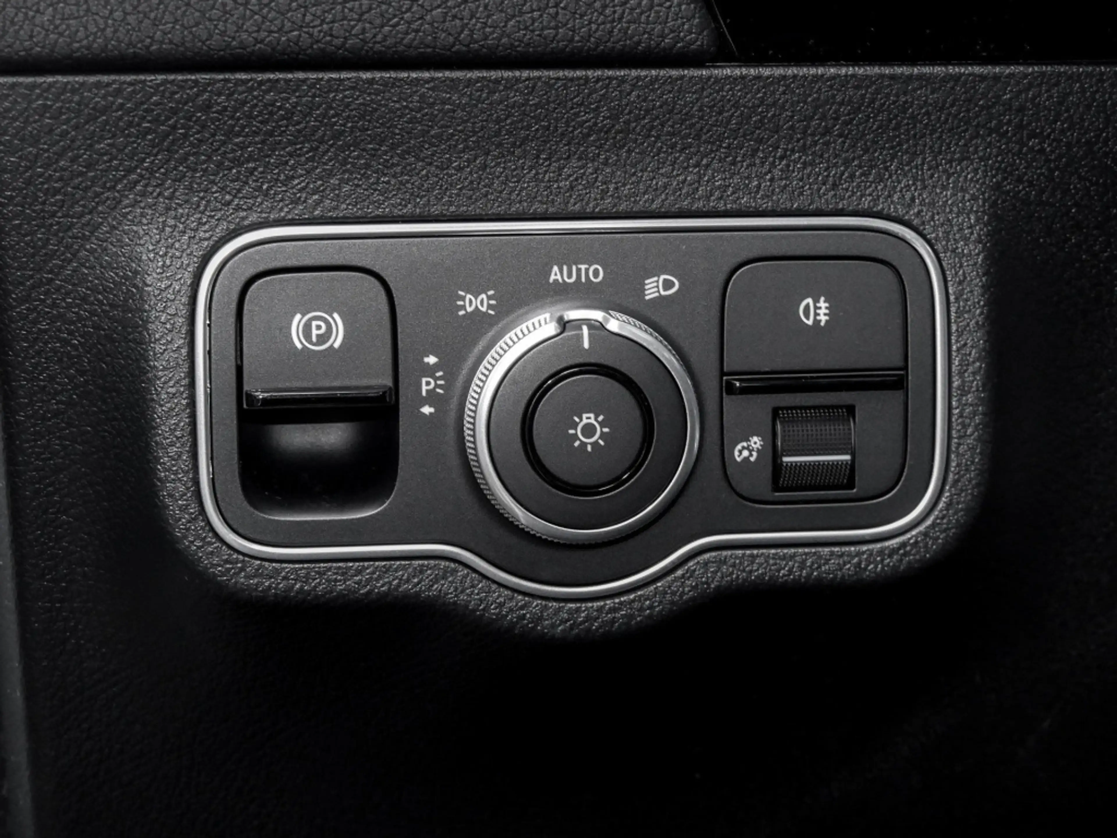Mercedes-Benz GLA 250 AMG-Sport/LED/Navi/Wide/Shz/PTS/Ambiente — photo 15