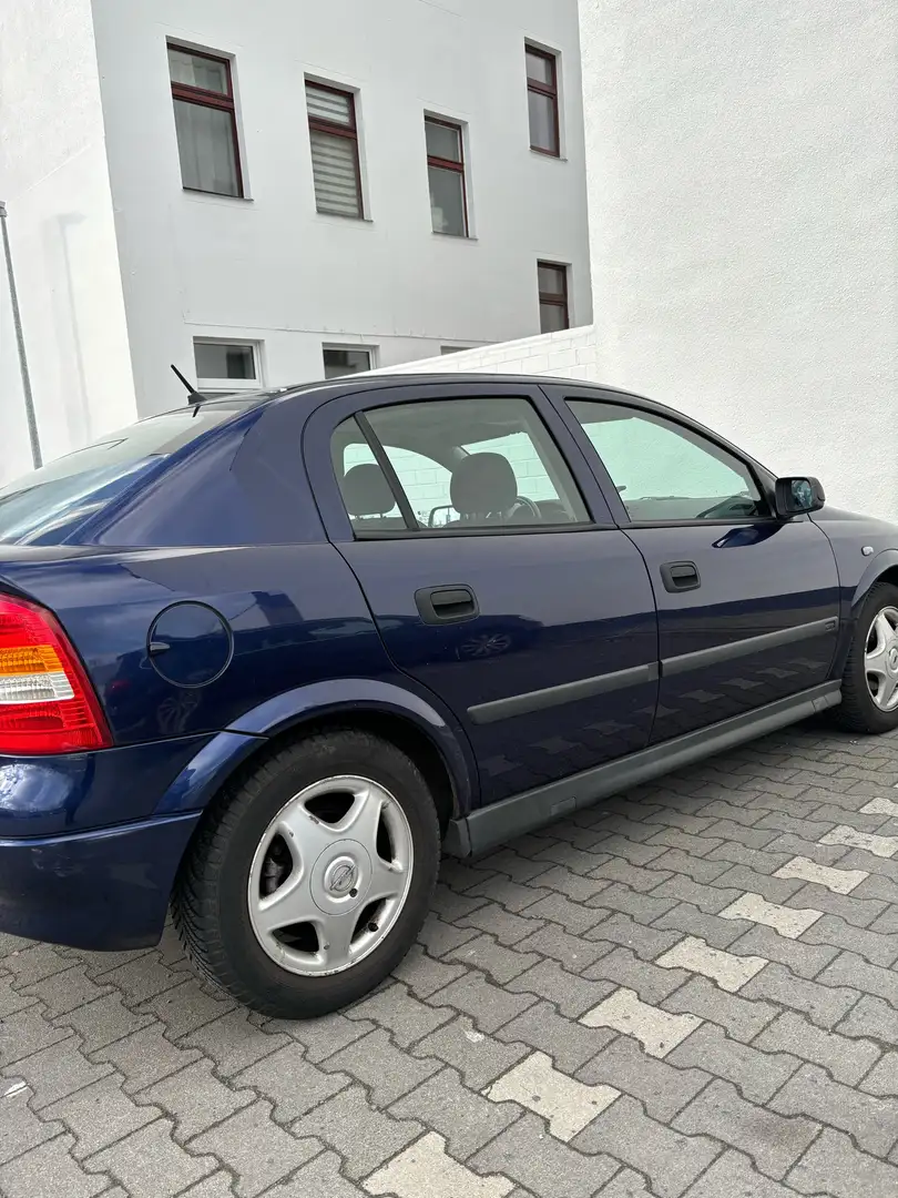 Opel Astra 1.6 Elegance Blau - 2