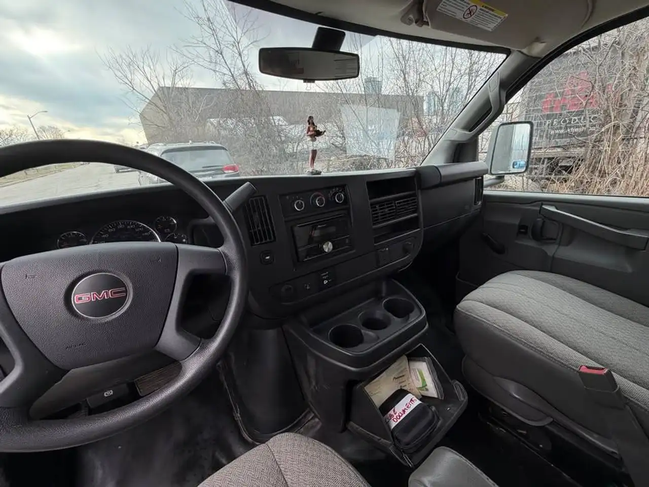 GMC Savana снимка GMC Savana