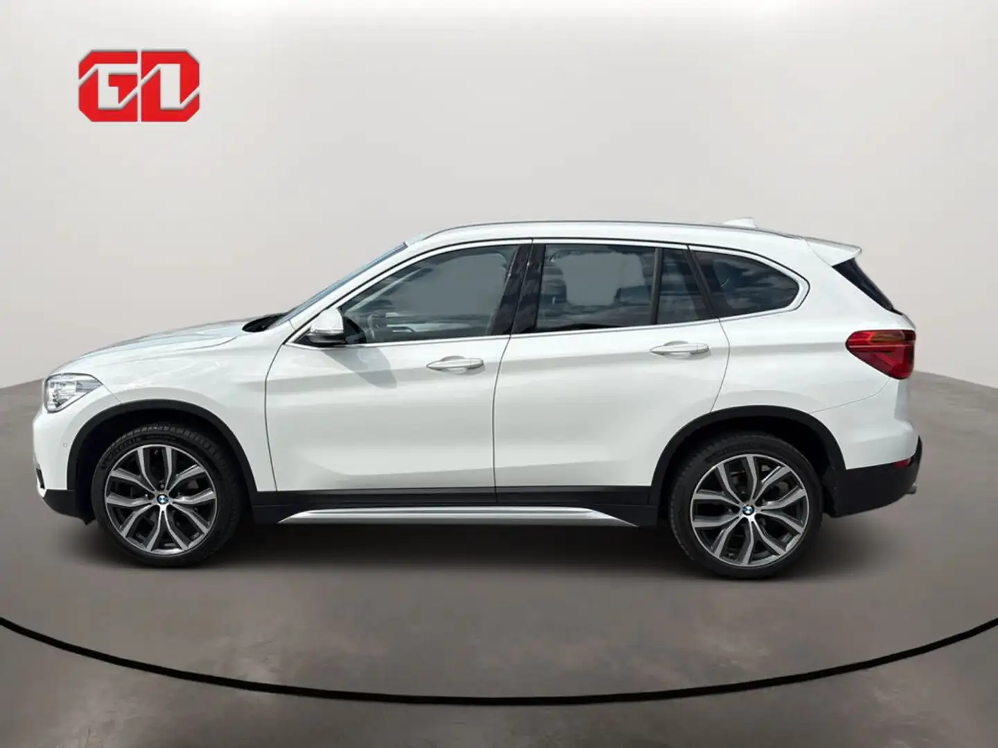 BMW X1 sDrive18d xLine,Sportsitze,LED,NAVI... Weiß - 2