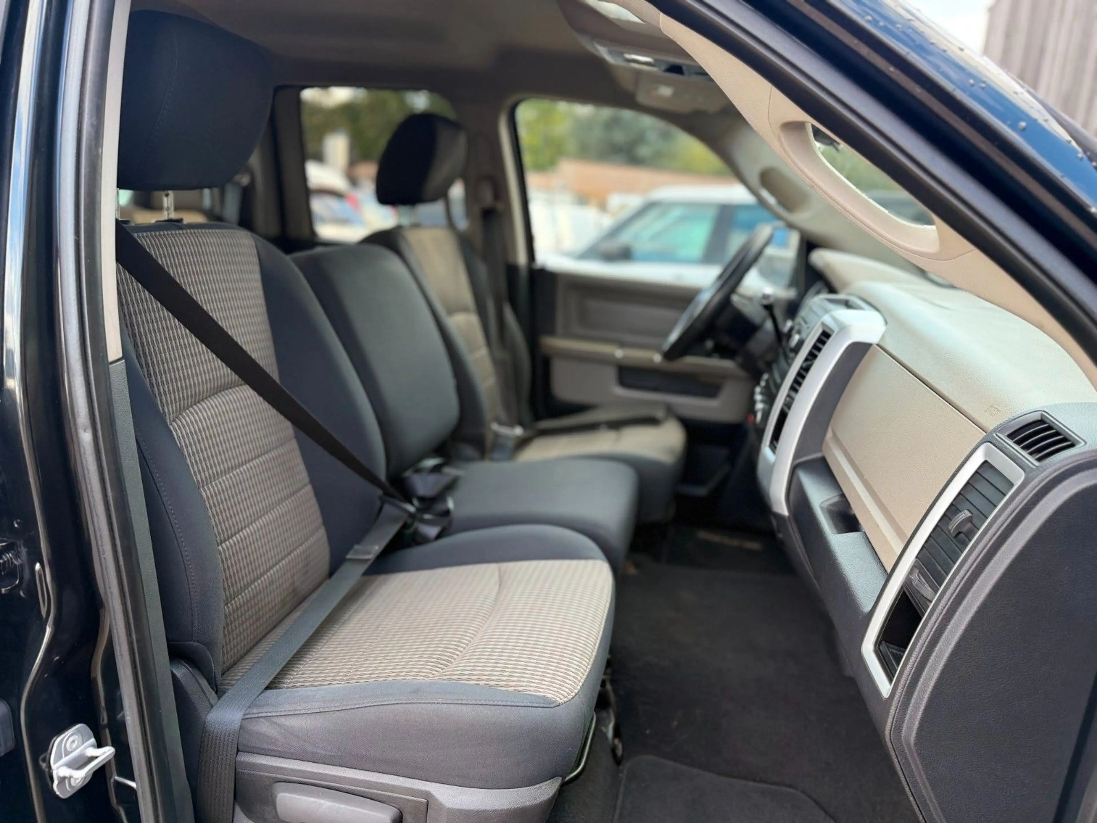 Dodge RAM 1500 5.7 V8 4x4 Quad Cab — photo 12