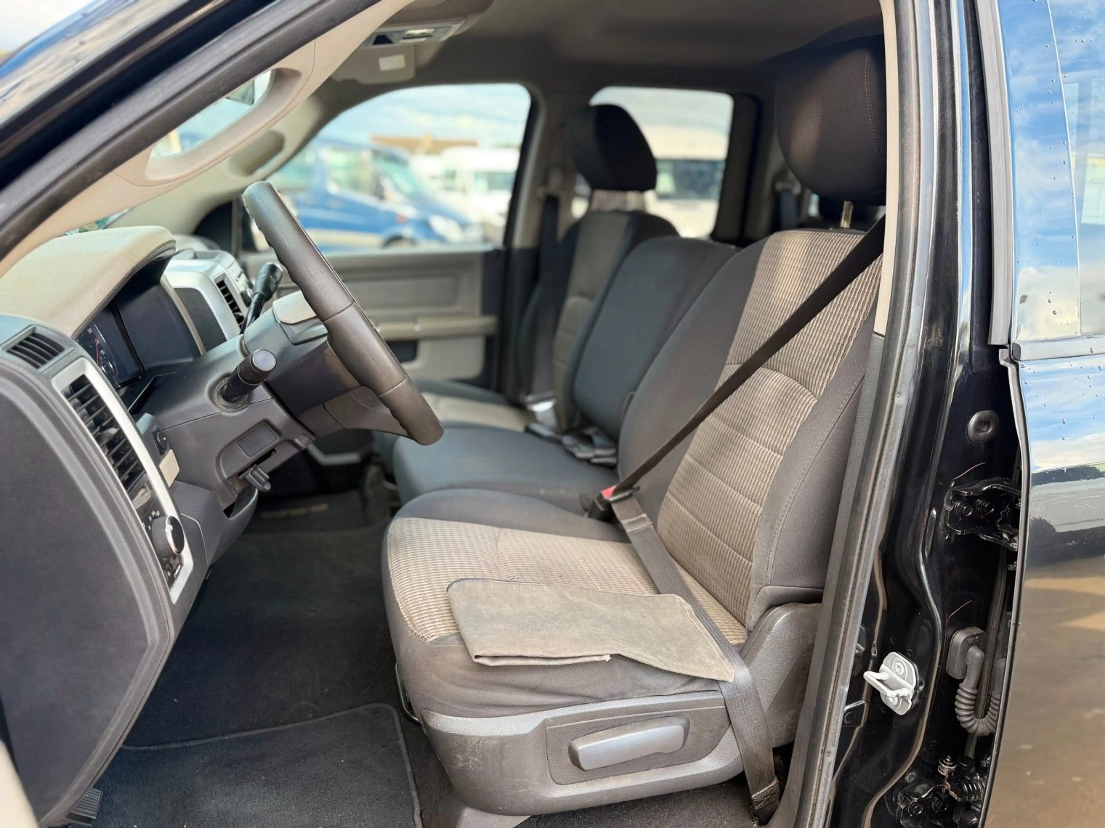Dodge RAM 1500 5.7 V8 4x4 Quad Cab — photo 11