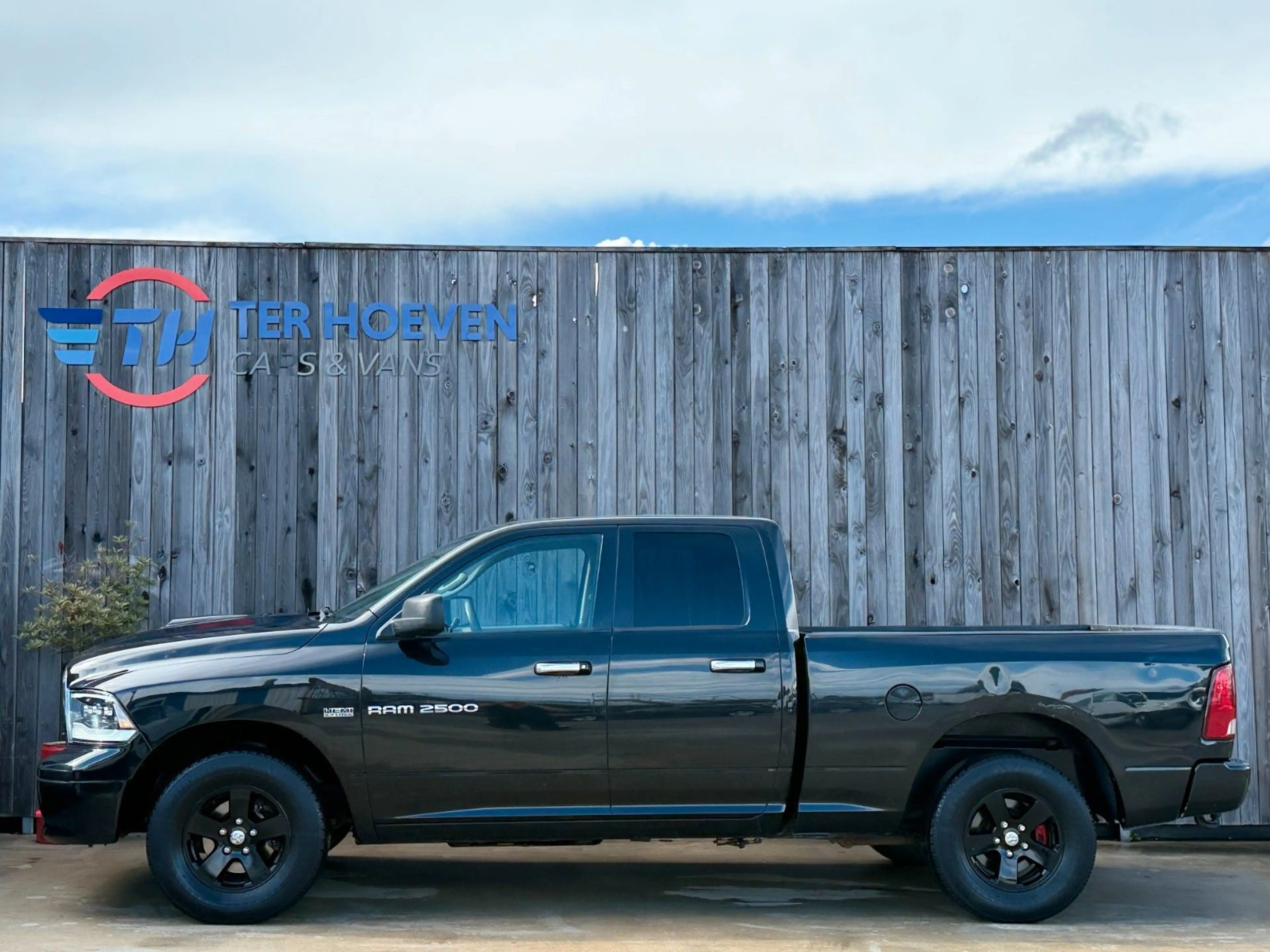 Dodge RAM 1500 5.7 V8 4x4 Quad Cab — photo 8