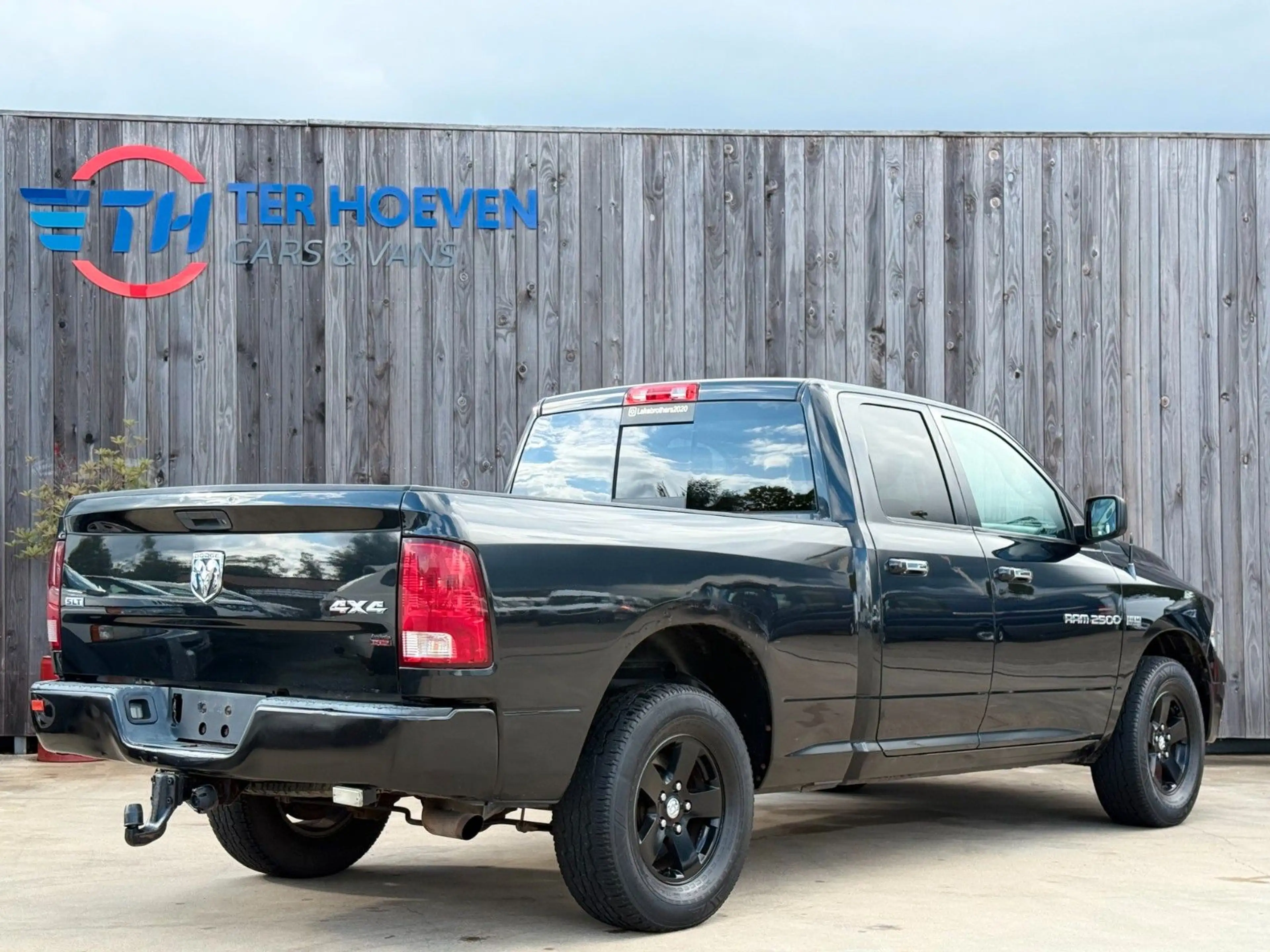 Dodge RAM 1500 5.7 V8 4x4 Quad Cab — photo 5