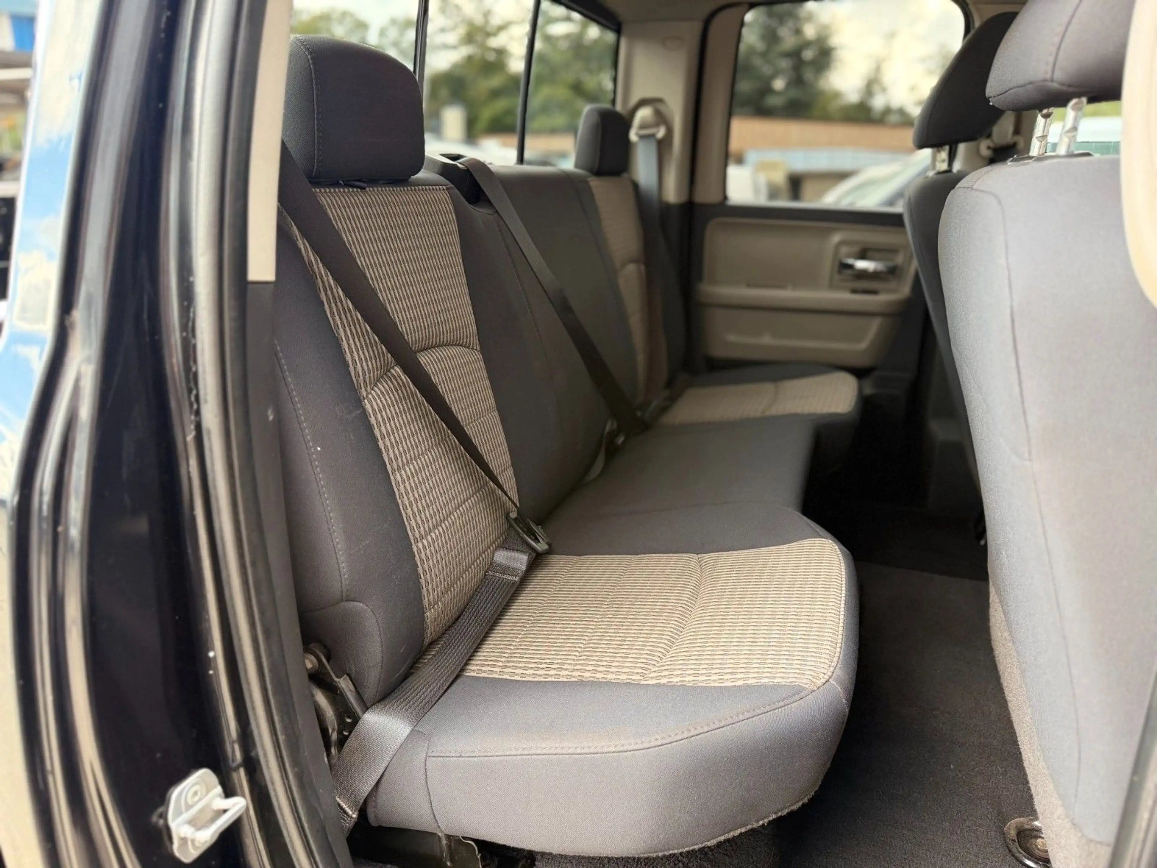 Dodge RAM 1500 5.7 V8 4x4 Quad Cab — photo 14