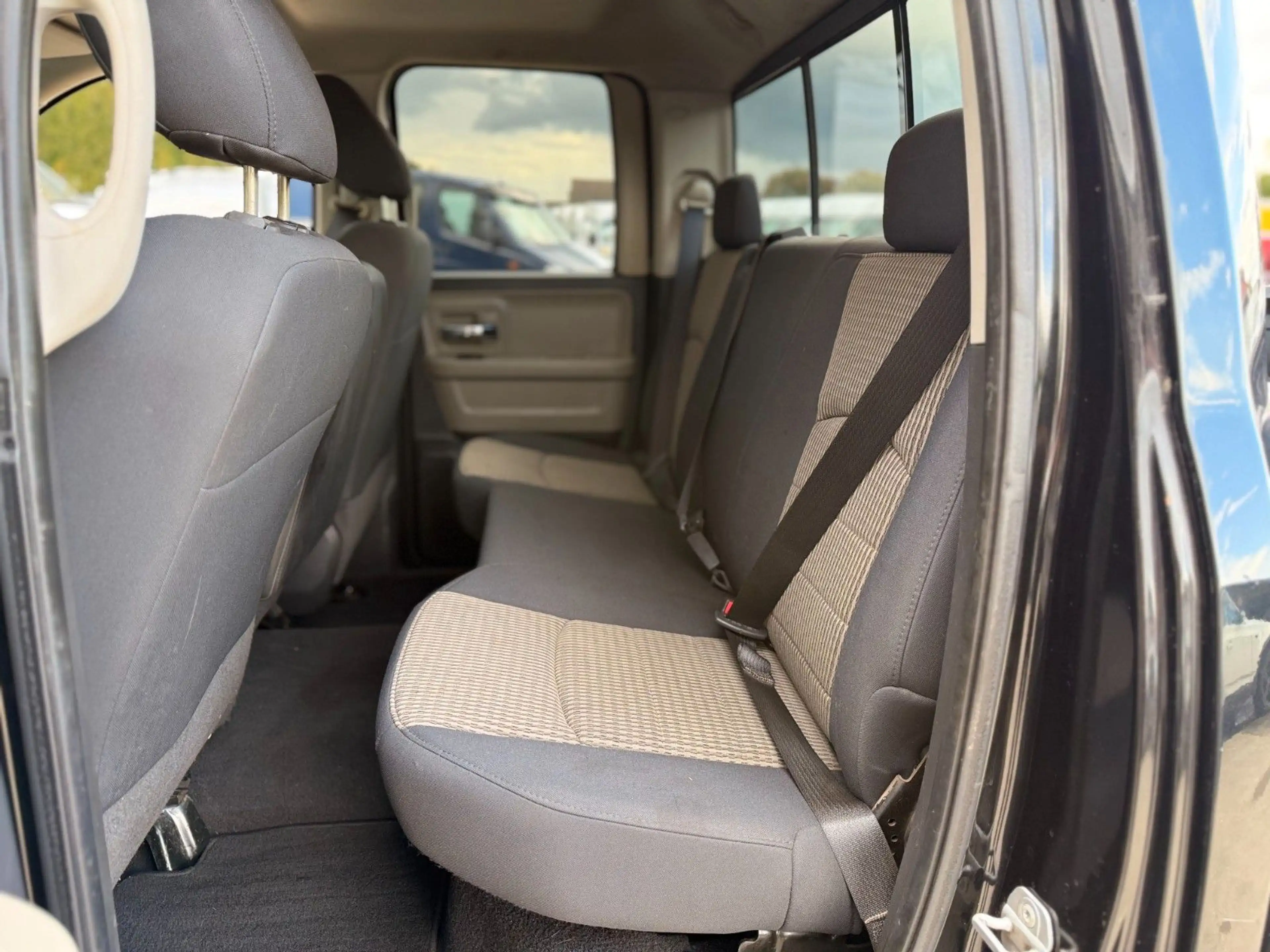 Dodge RAM 1500 5.7 V8 4x4 Quad Cab — photo 13