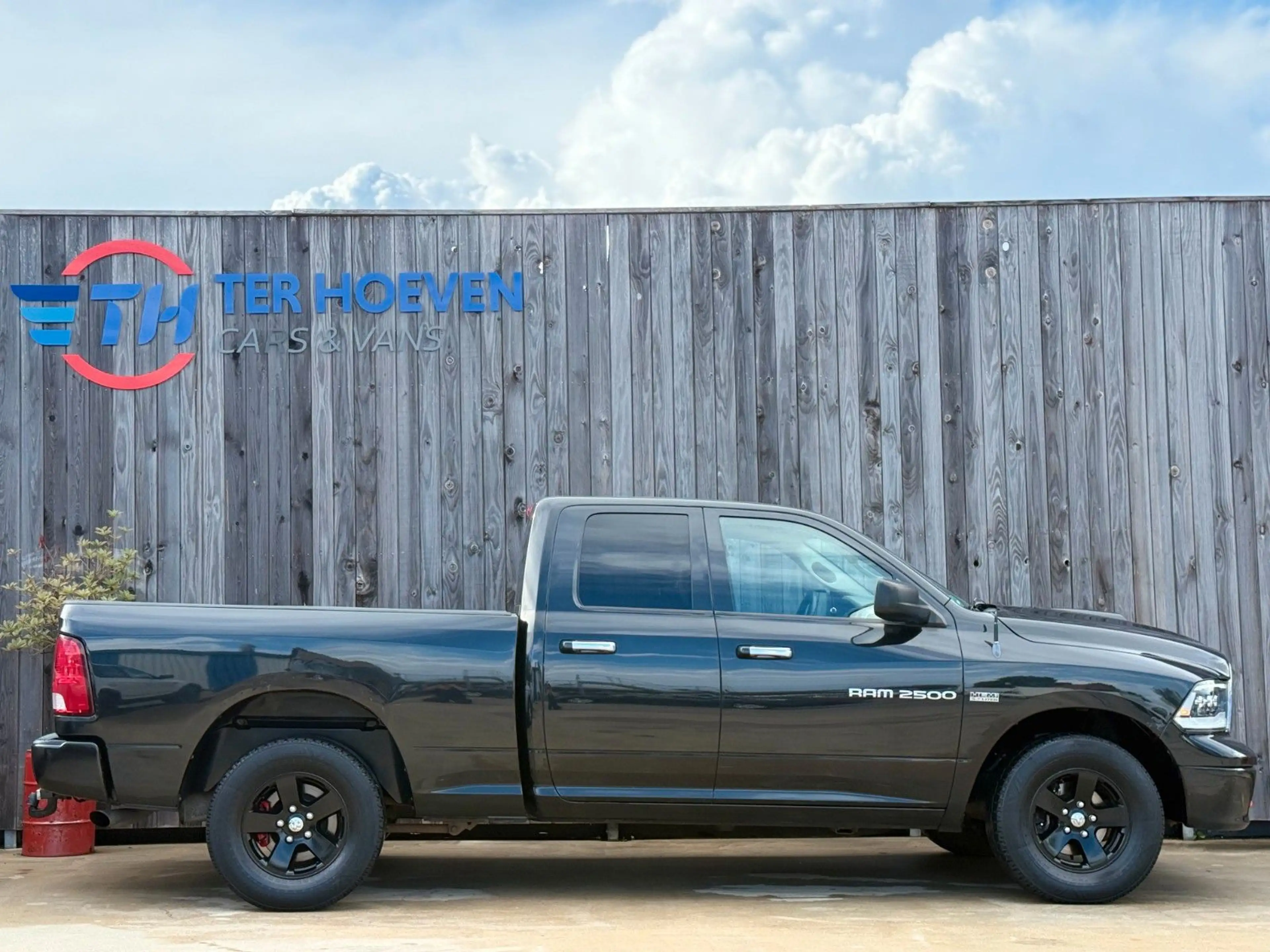 Dodge RAM 1500 5.7 V8 4x4 Quad Cab — photo 4