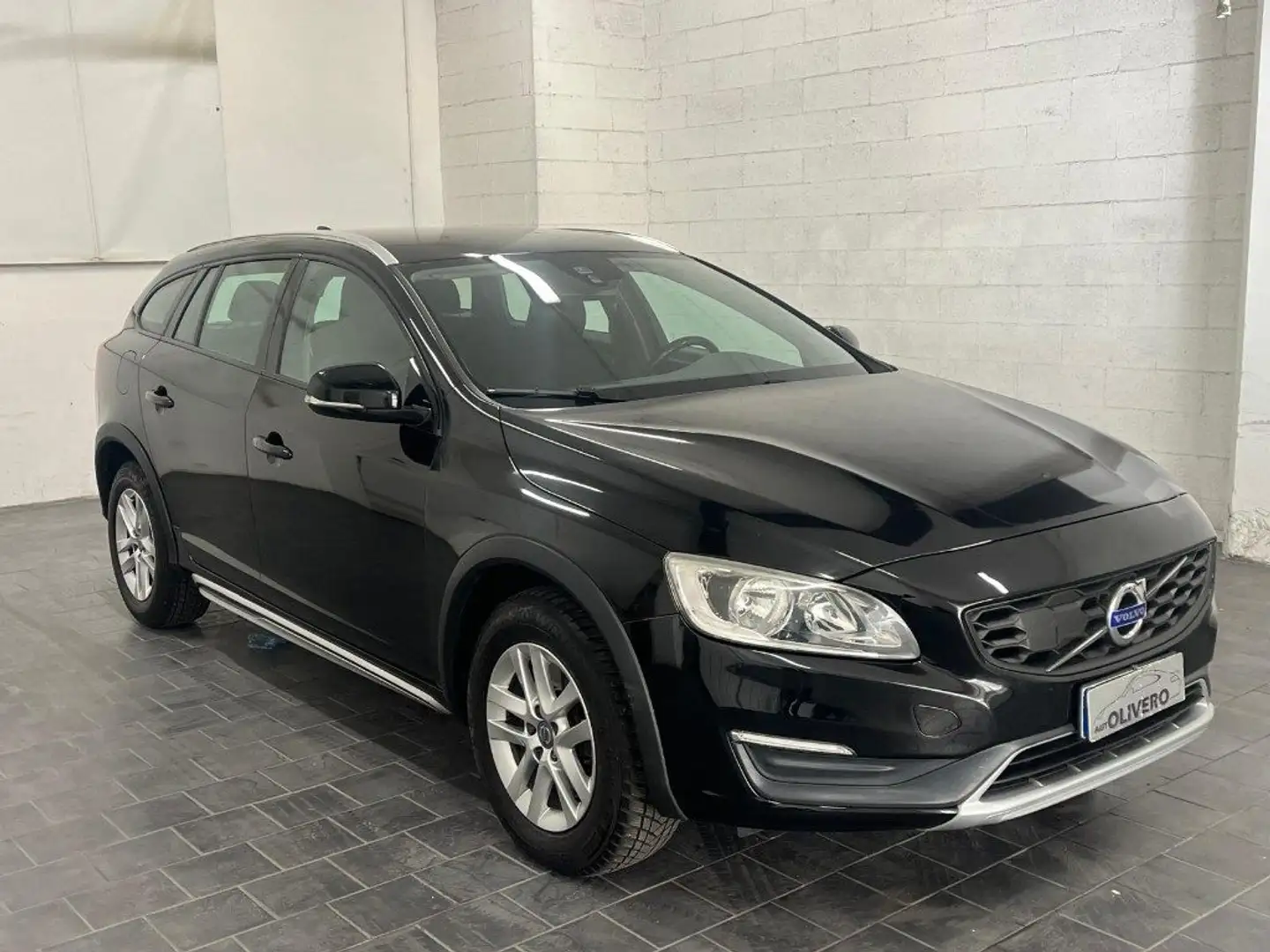 Volvo V60 Cross Country D3 Geartronic Momentum Nero - 1