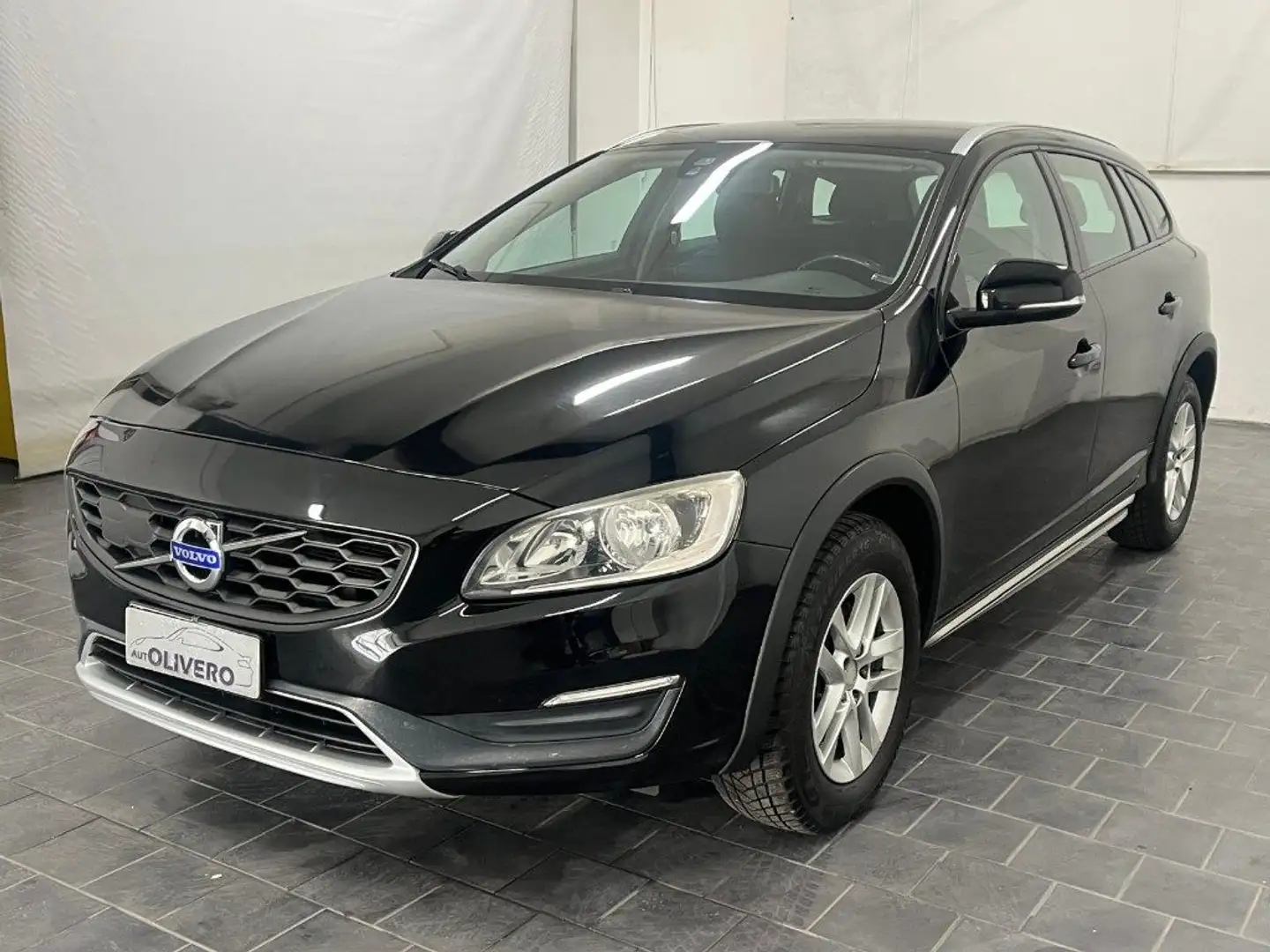 Volvo V60 Cross Country D3 Geartronic Momentum Nero - 2