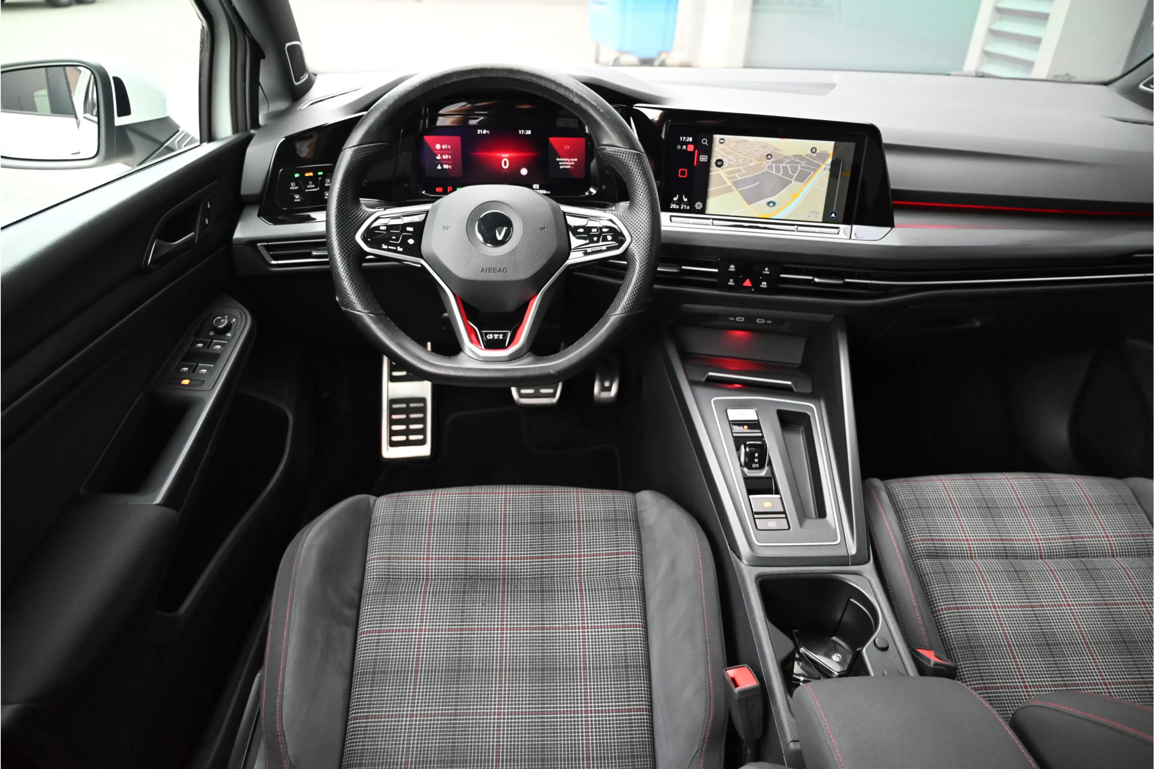 Volkswagen Golf GTI 2.0 TSI 245 PK / PANO / IQ LIGHTS / HARMAN KARDON — photo 4
