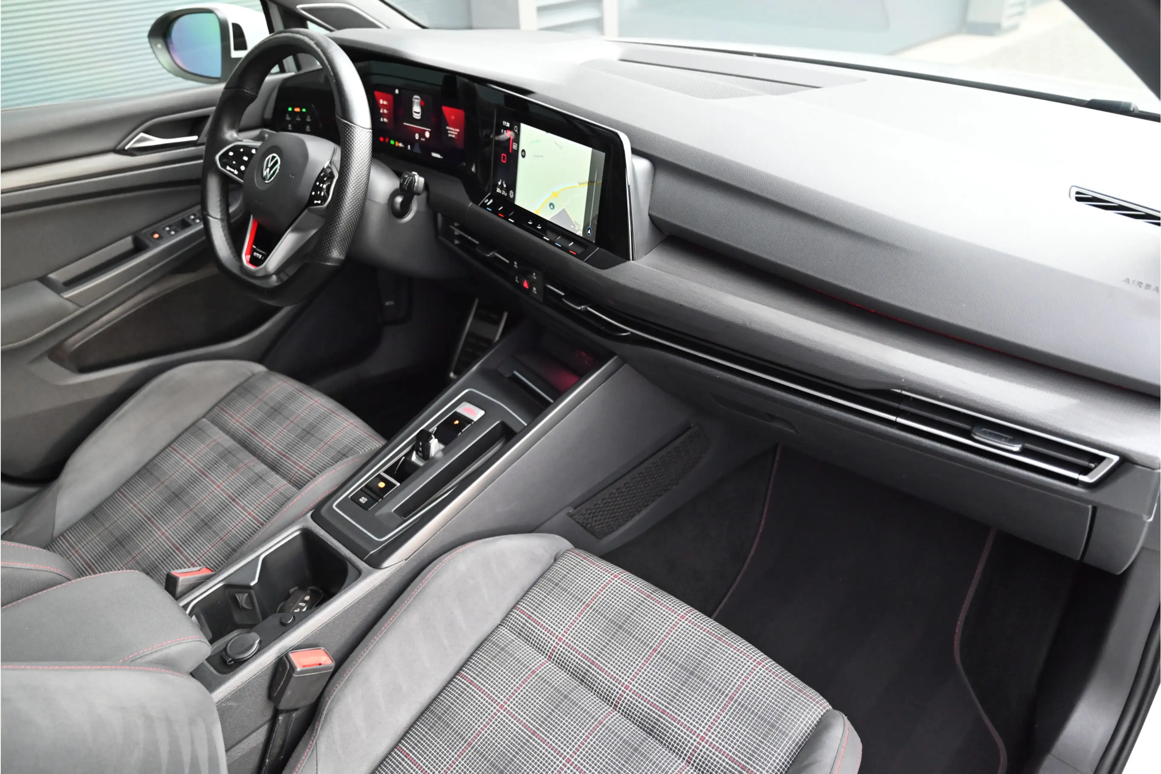 Volkswagen Golf GTI 2.0 TSI 245 PK / PANO / IQ LIGHTS / HARMAN KARDON — photo 5