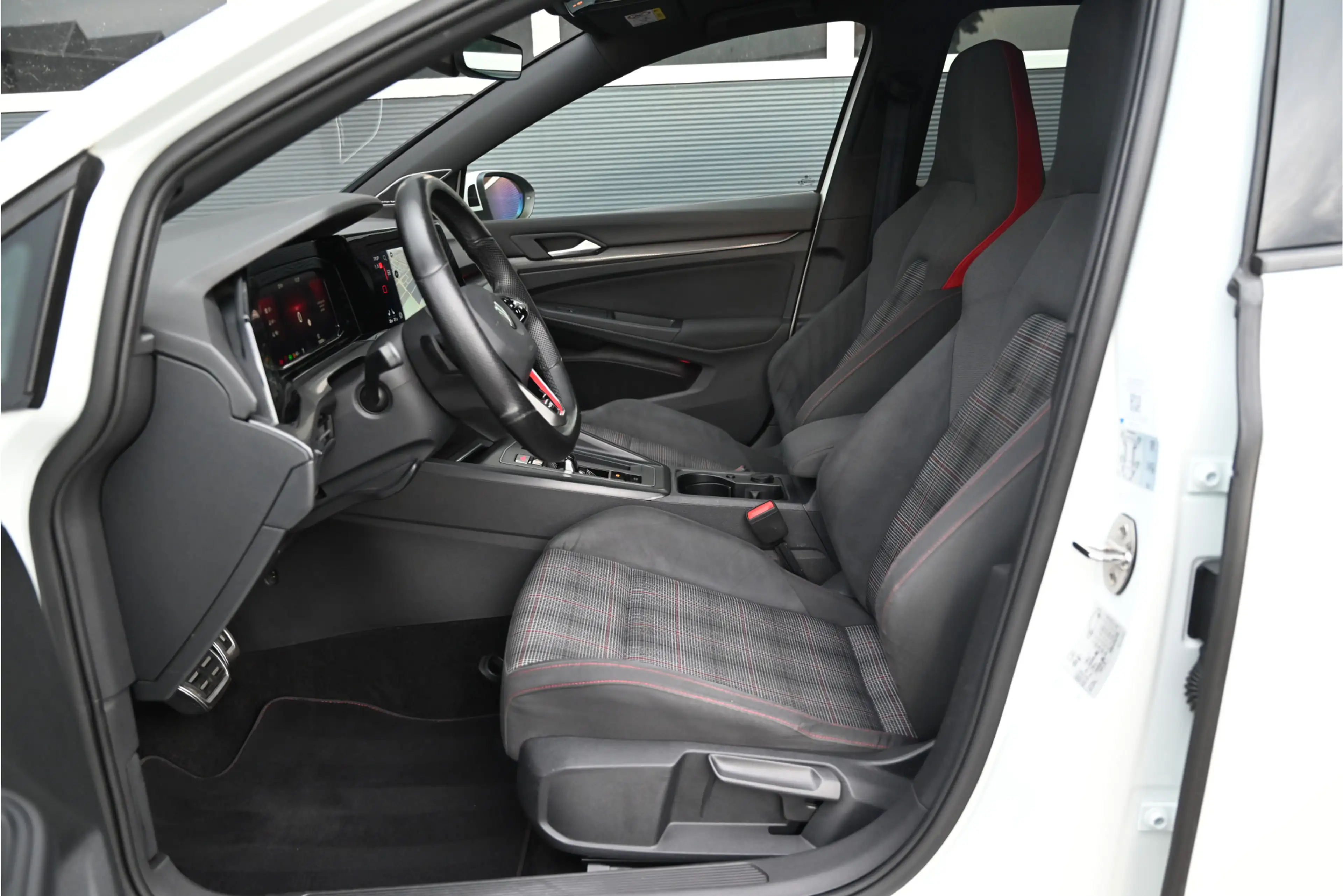 Volkswagen Golf GTI 2.0 TSI 245 PK / PANO / IQ LIGHTS / HARMAN KARDON — photo 3