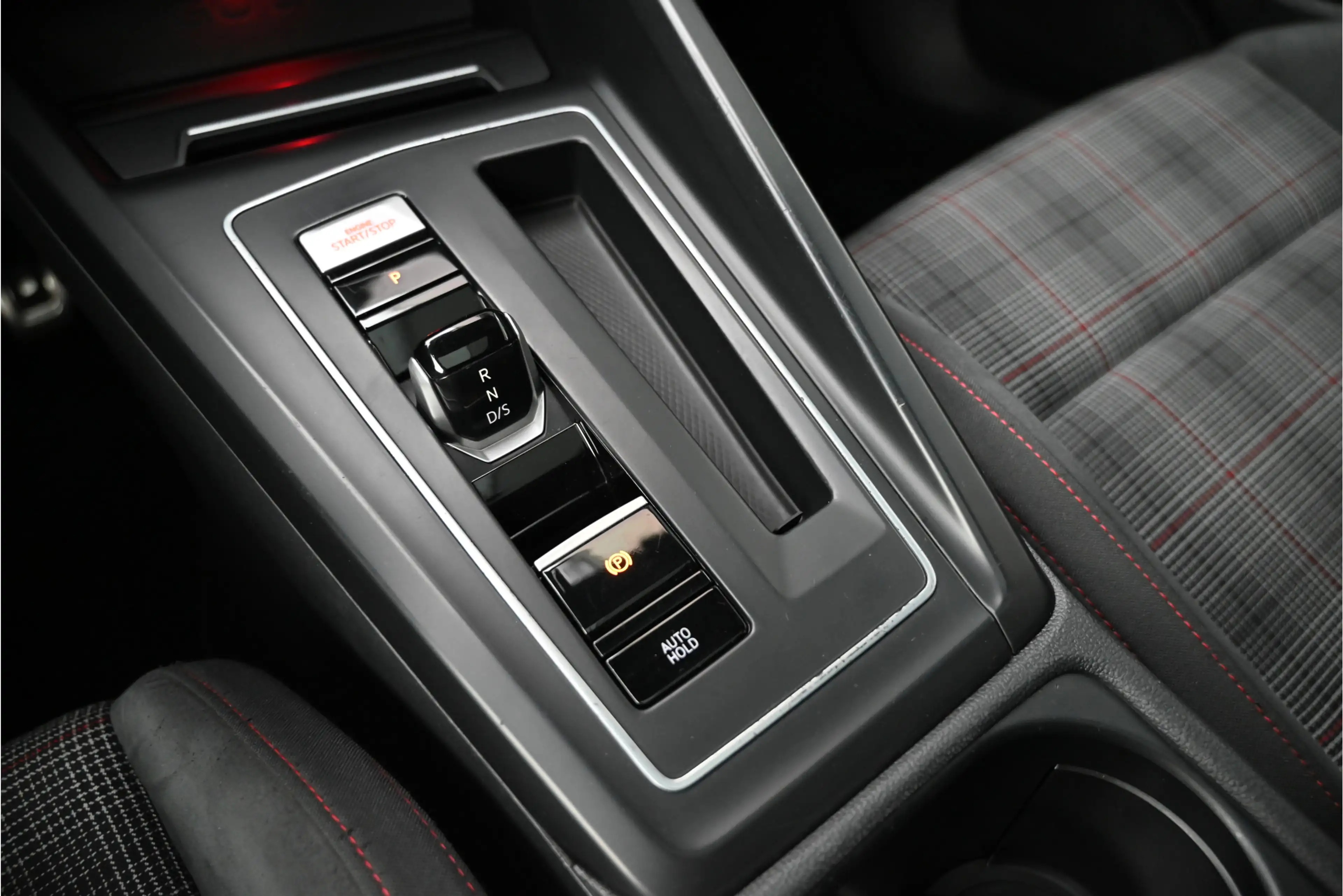 Volkswagen Golf GTI 2.0 TSI 245 PK / PANO / IQ LIGHTS / HARMAN KARDON — photo 12