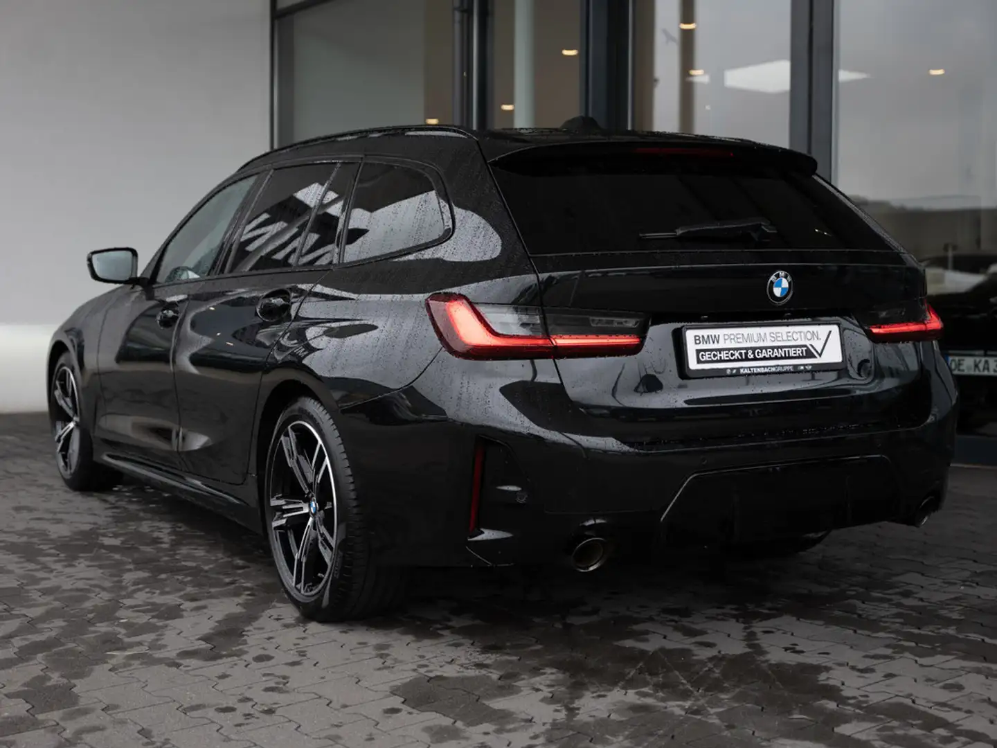 BMW 318 i Touring M-Sport PANO AHK LED NAVI KLIMA Noir - 2