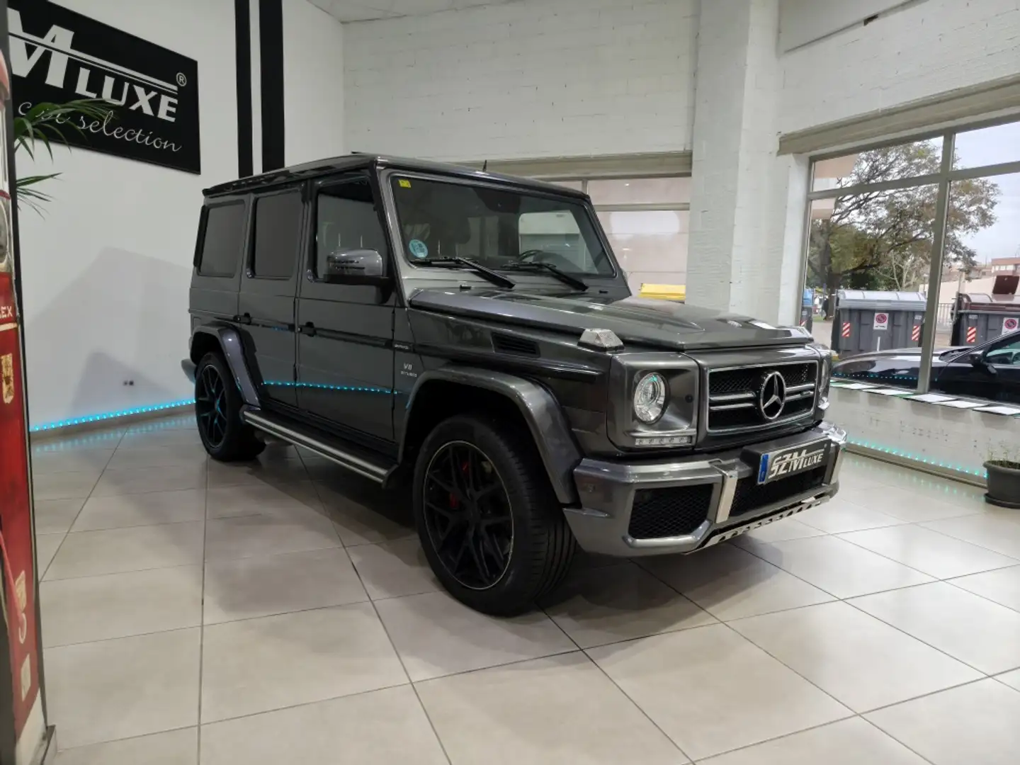 Mercedes-Benz G 63 AMG Largo Aut. Grau - 2