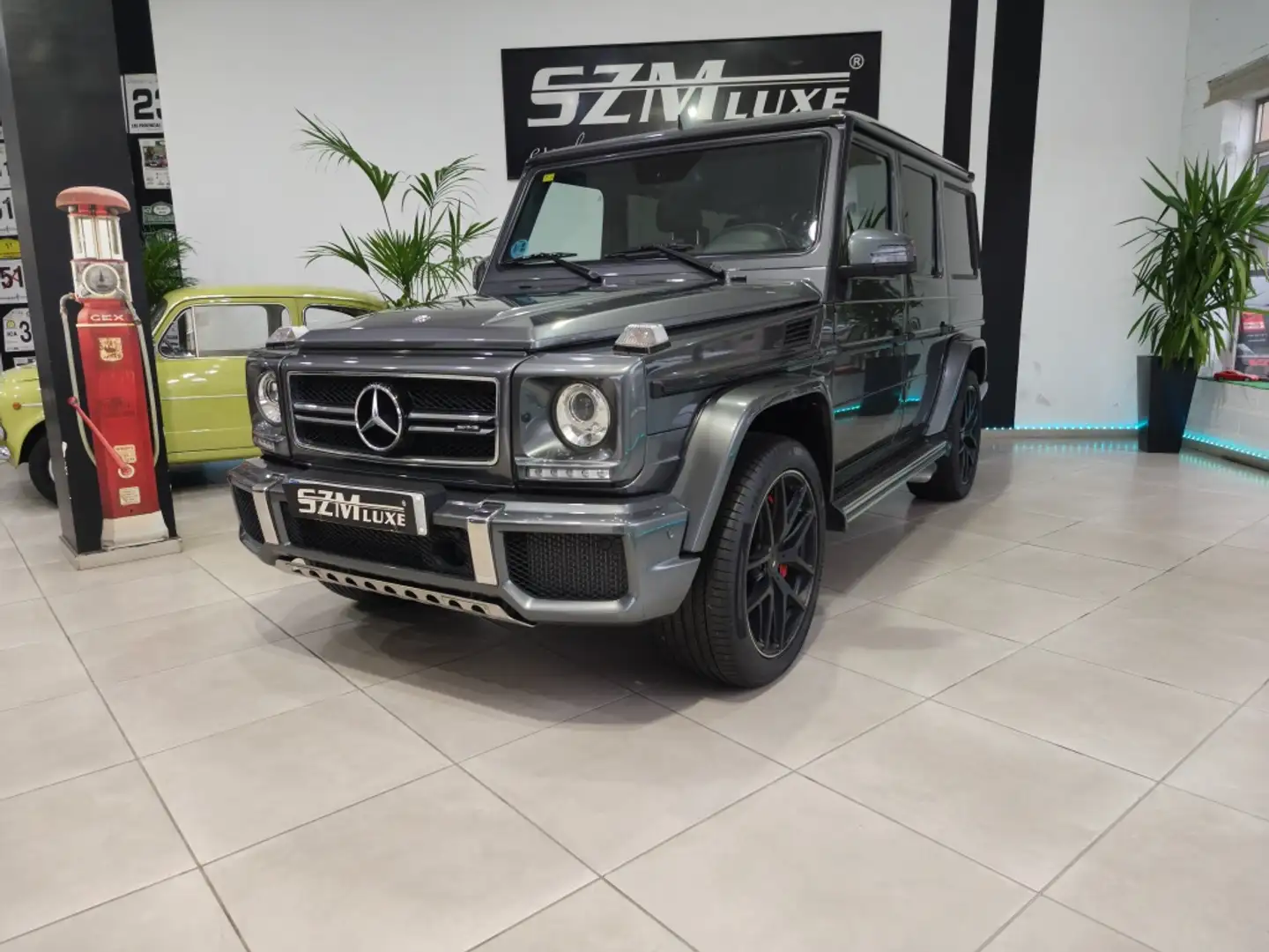Mercedes-Benz G 63 AMG Largo Aut. Grau - 1