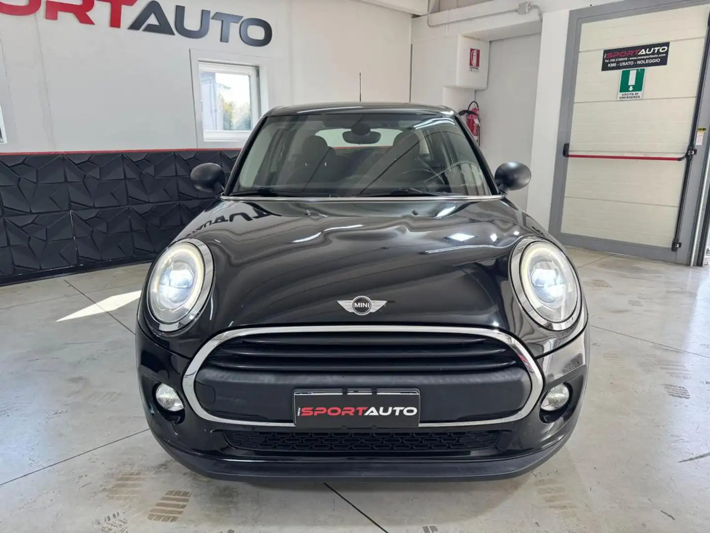 MINI One D 1.5 Business 5 porte NEOPATENTATI Nero - 2