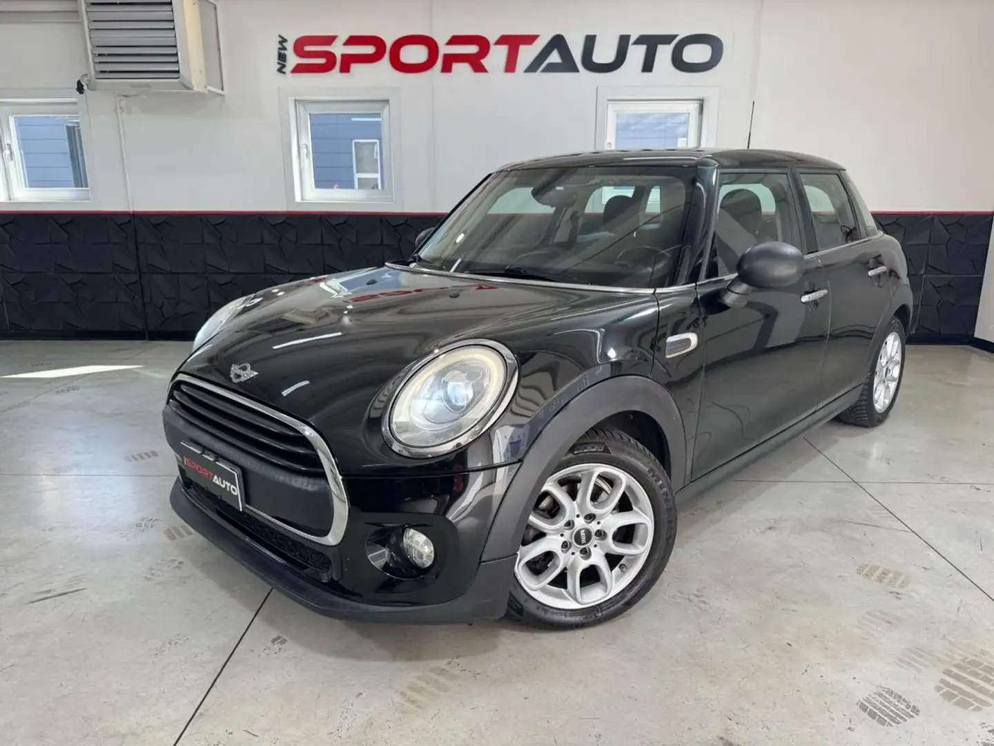 MINI One D 1.5 Business 5 porte NEOPATENTATI Nero - 1