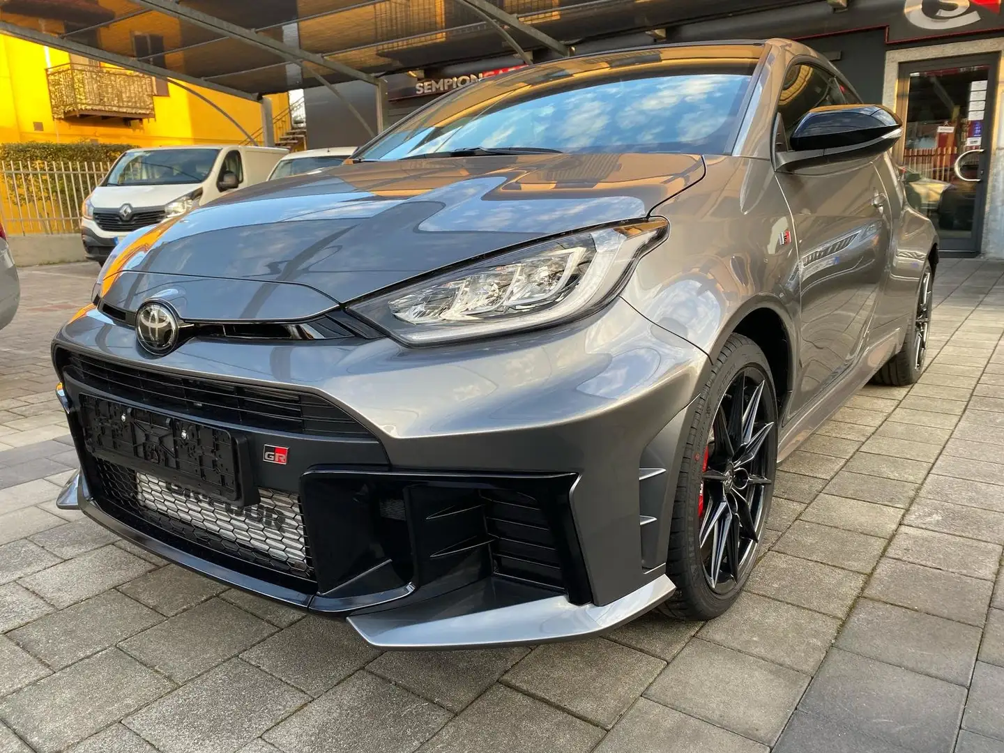 Toyota Yaris GR 1.6 Circuit 280cv RESTYLING Pronta Consegna Gris - 2