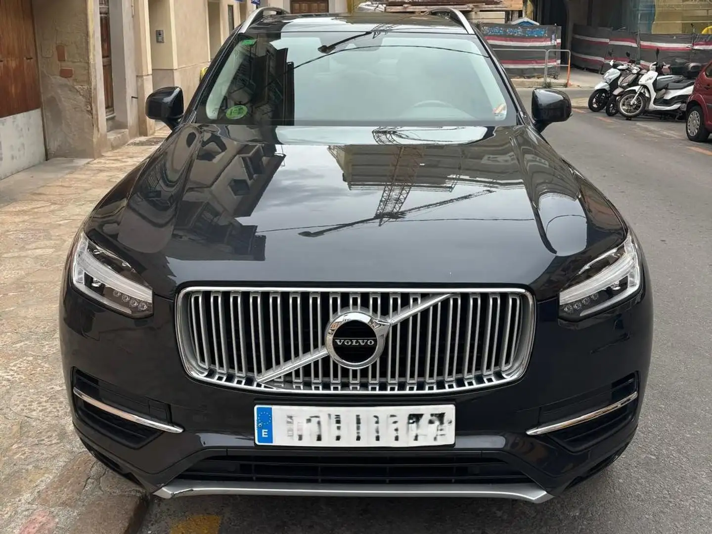 Volvo XC90 XC90 D5 Momentum 7pl. AWD 235 Aut. Momentum Gris - 1