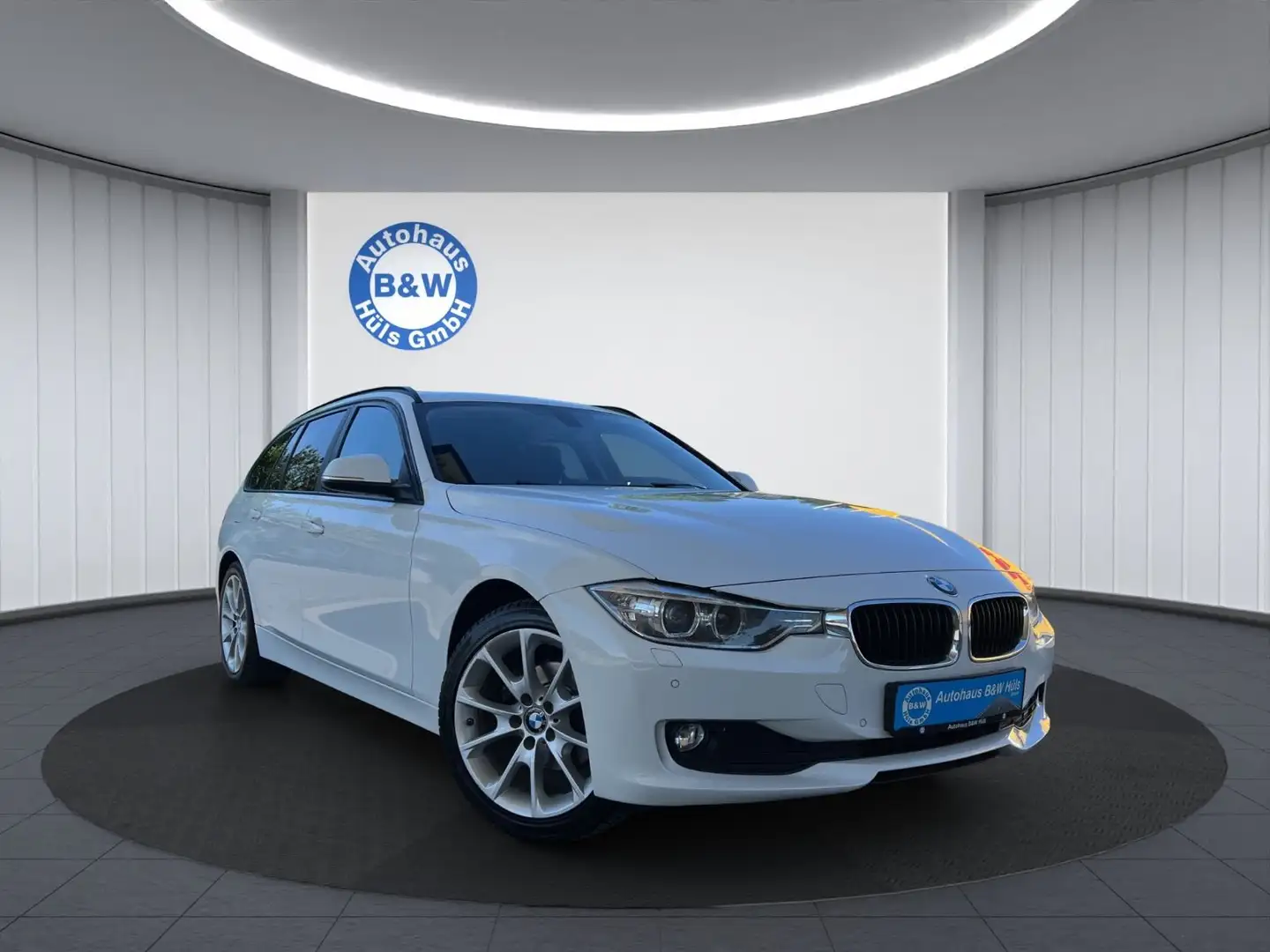BMW 318 Touring BI-XENON*NAVI*SHZ*PDC*KAMERA Blanc - 1