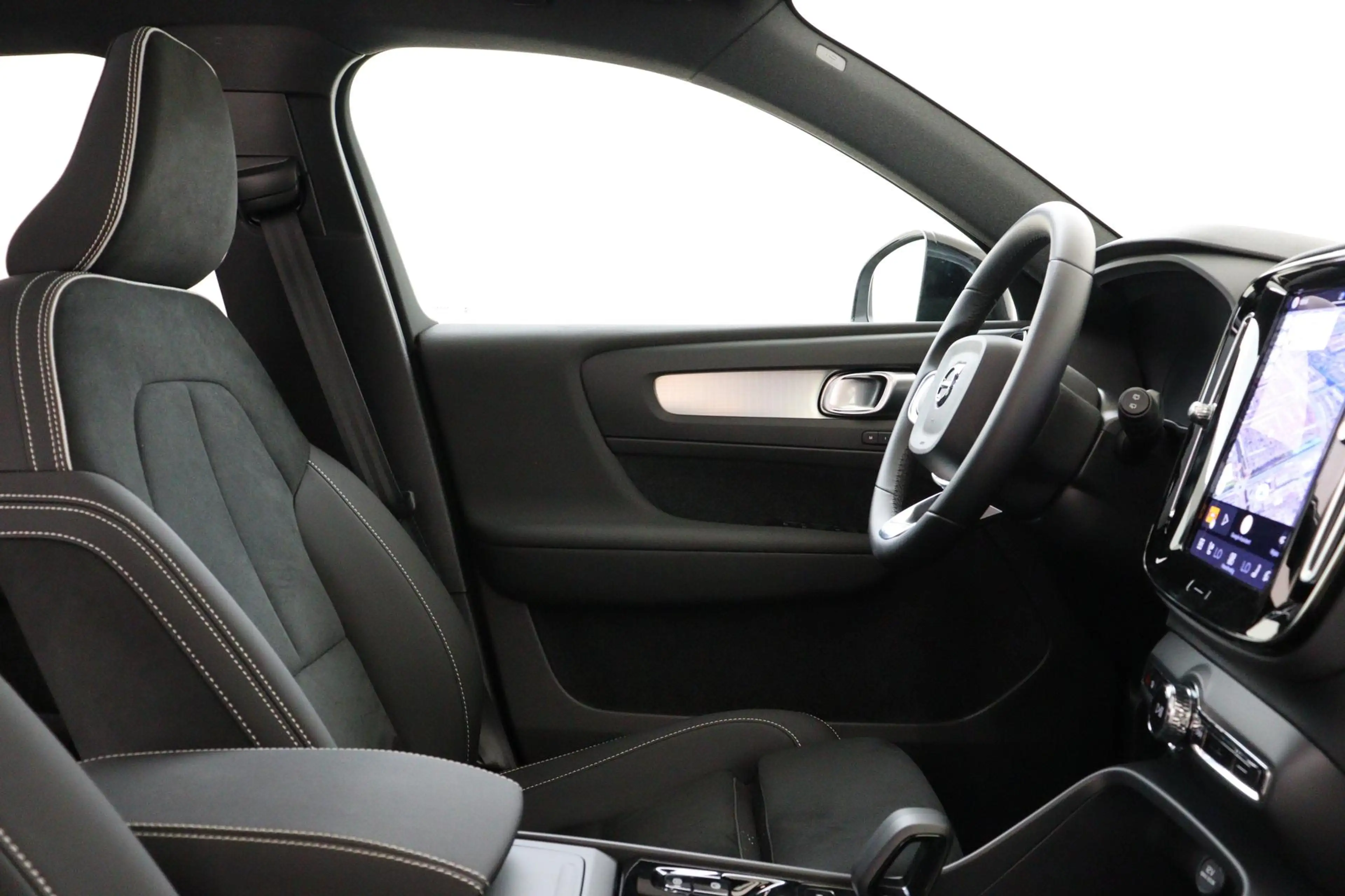 Volvo XC40 B4 (M-HYBRID) PLUS DARK -PANO.DAK|HARMAN/KARDON|CA — photo 10