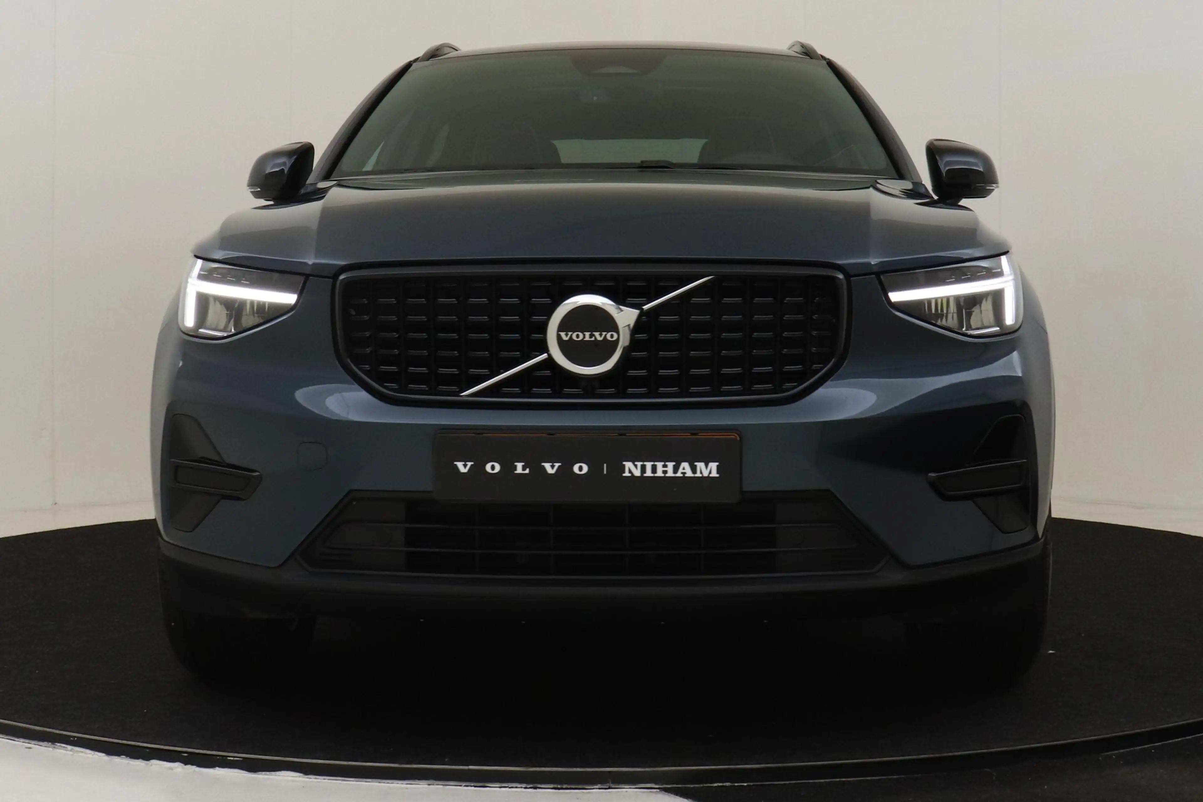 Volvo XC40 B4 (M-HYBRID) PLUS DARK -PANO.DAK|HARMAN/KARDON|CA — photo 9