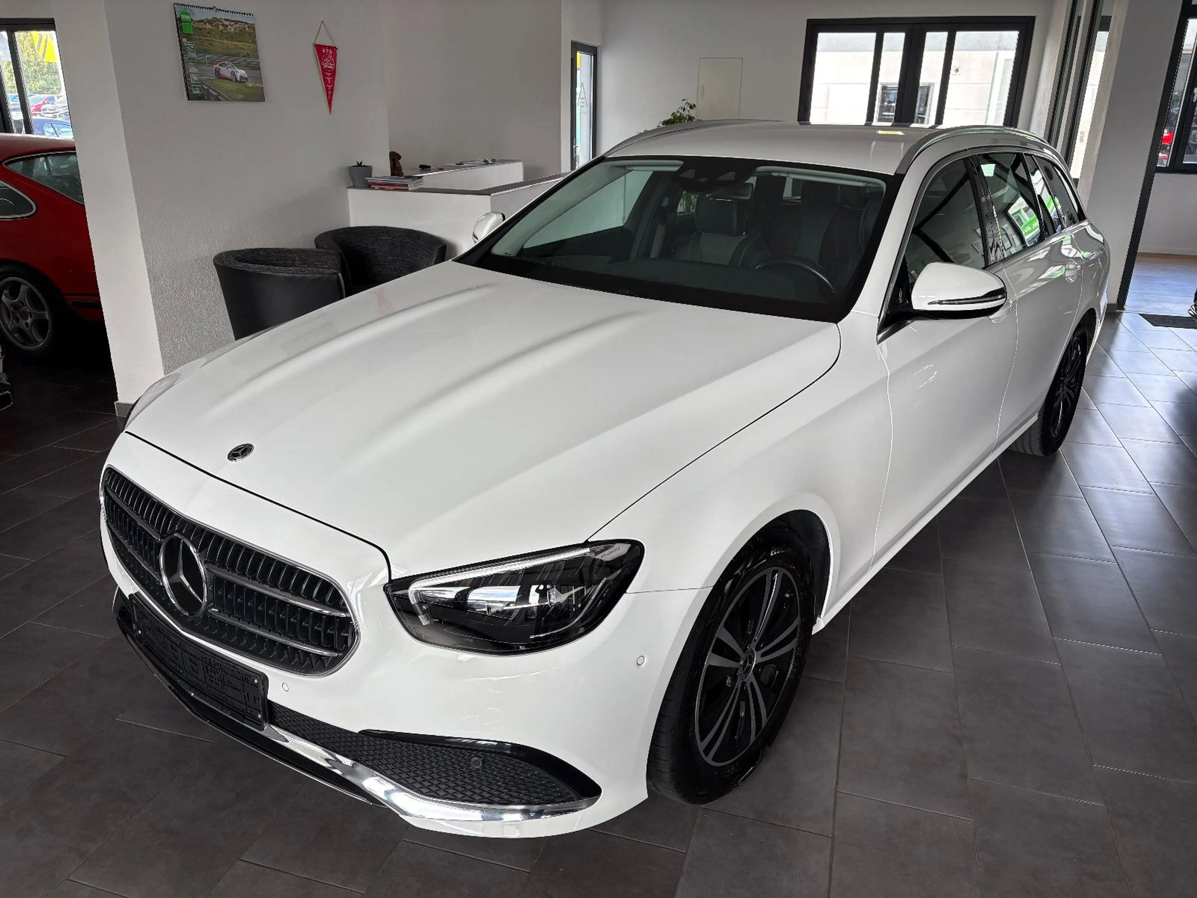 Mercedes-Benz E 200 T-Modell Navi/LED/Ditstronic/AHK/Totw. — photo 5