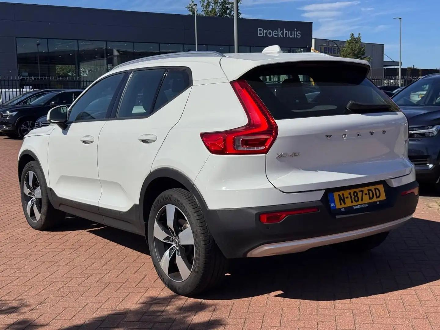 Volvo XC40 2.0 T4 | Harman Kardon Audio | Trekhaak | Stoelver Wit - 2