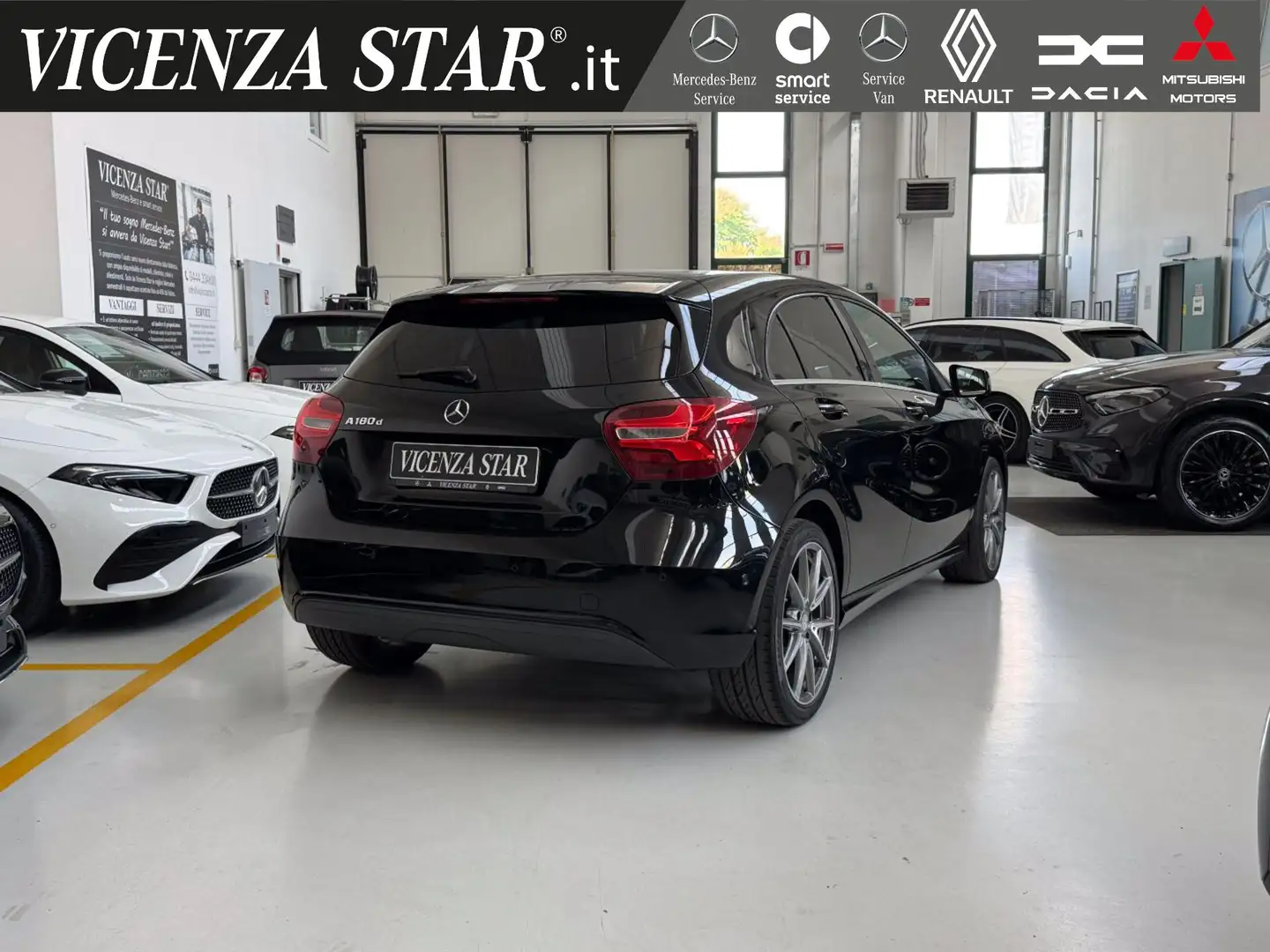 Mercedes-Benz A 180 d SPORT AUTOMATIC Black - 2
