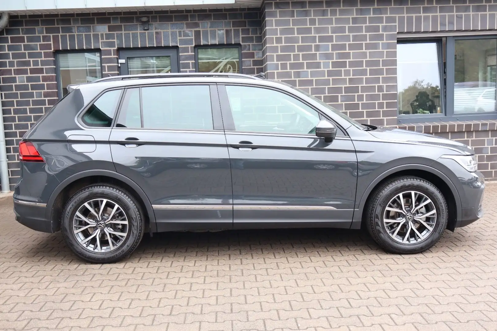 Volkswagen Tiguan Life 360°-Kamera/Navi/AHK/LED/DSG Grigio - 2
