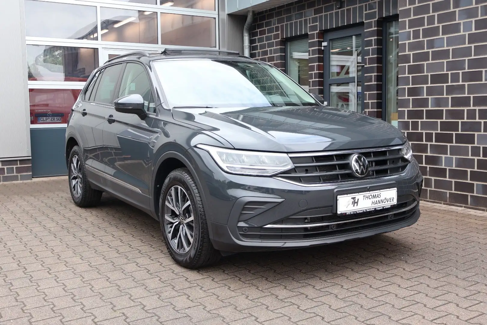 Volkswagen Tiguan Life 360°-Kamera/Navi/AHK/LED/DSG Grigio - 1