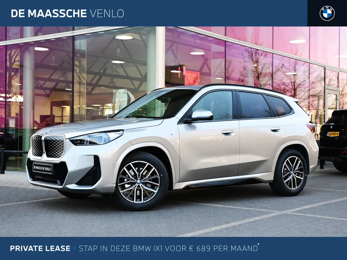 BMW iX1 eDrive20 M Sport / Trekhaak / Sportstoelen / Adapt Zilver - 1