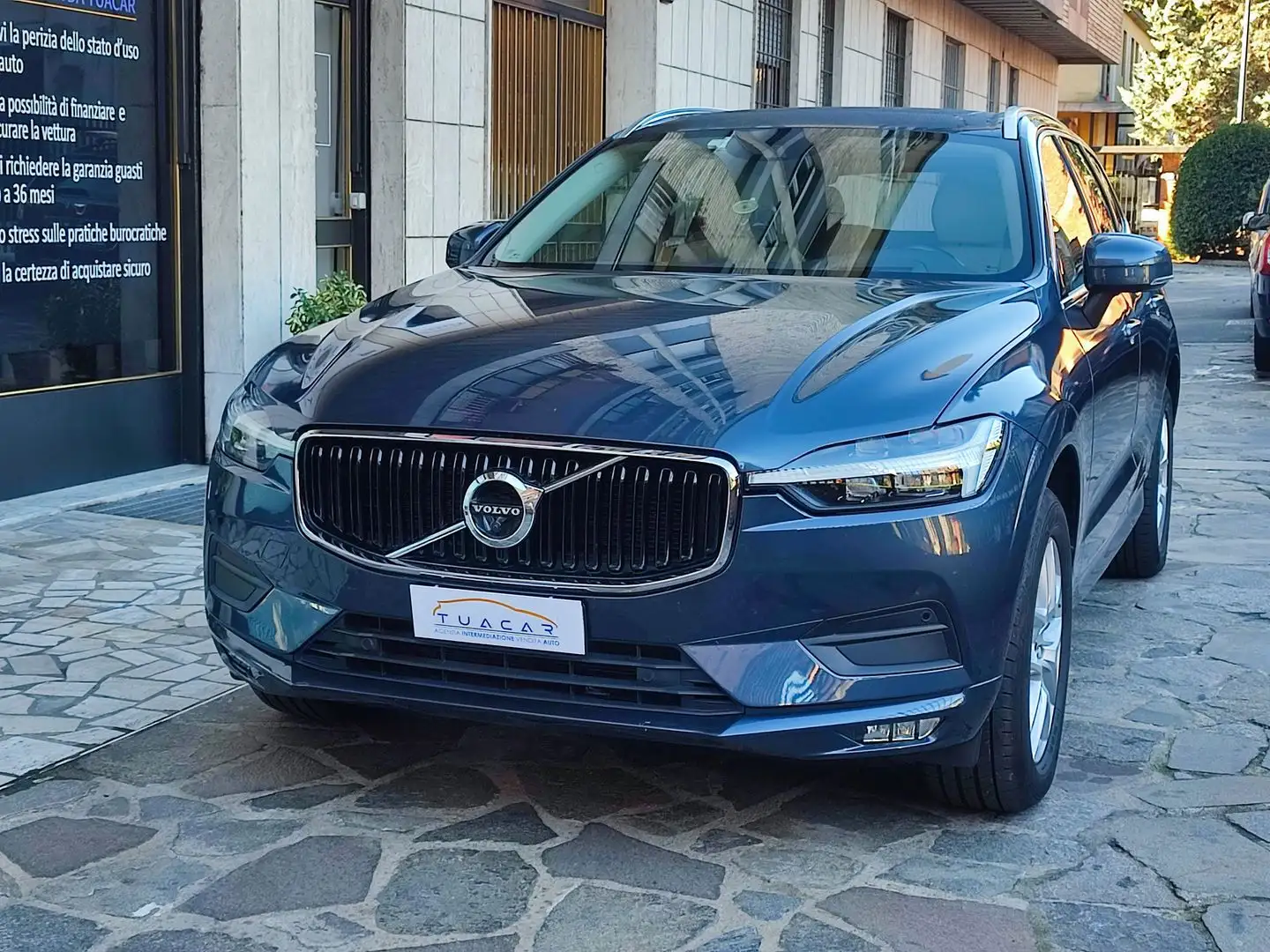Volvo XC60 2.0 B4 MHEV Momentum Pro Bleu - 2