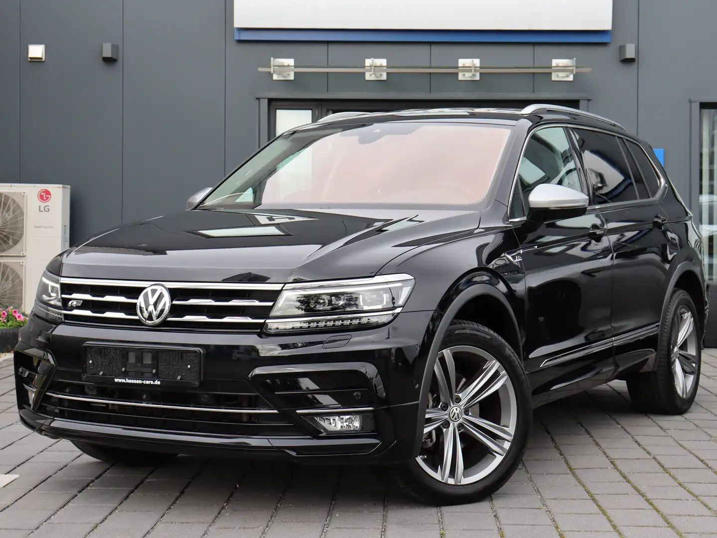 Volkswagen Tiguan Allspace R-Line 2.0TDI DSG *7Sitze*ACC*DCC*StHzg* Zwart - 1