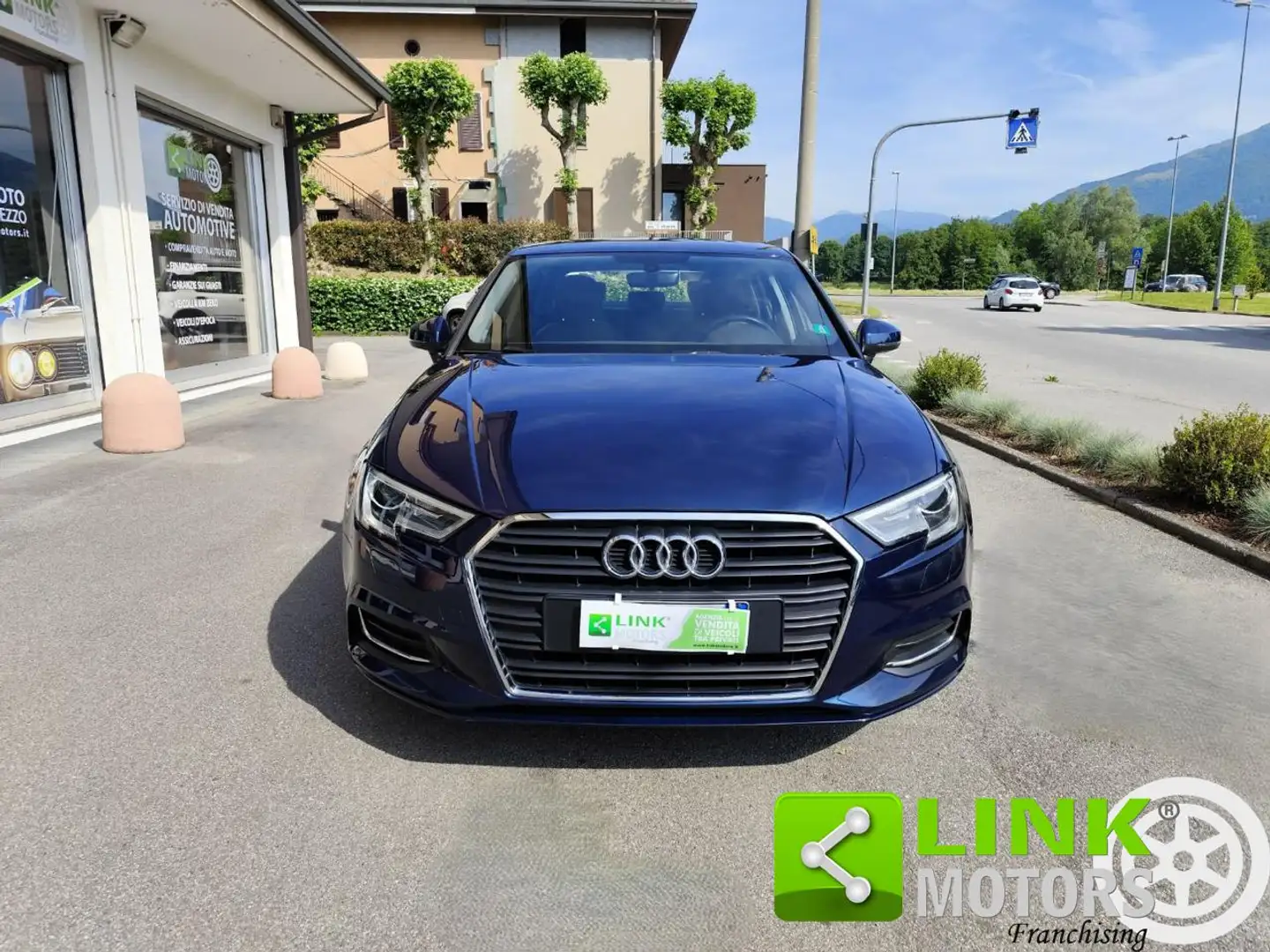 Audi A3 1.6 TDI 116 CV Limousine Bleu - 2