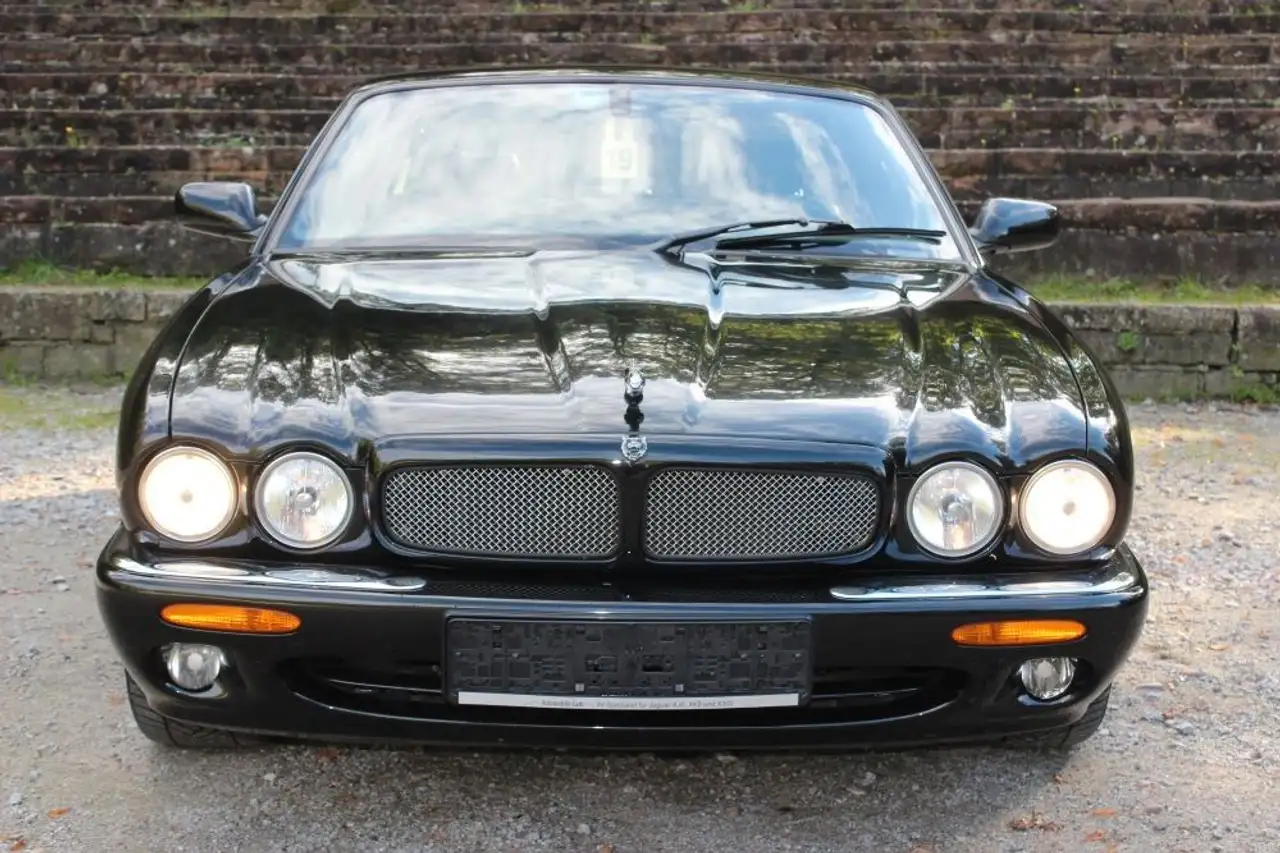 Jaguar XJR