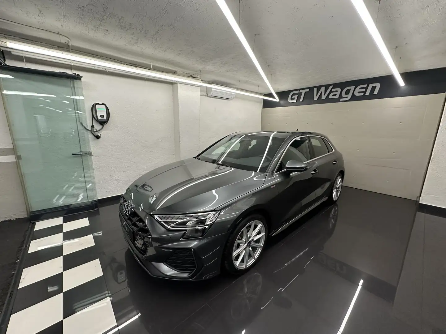 Audi A3 Sportback TFSI Genuine S tronic 110kW Grijs - 2