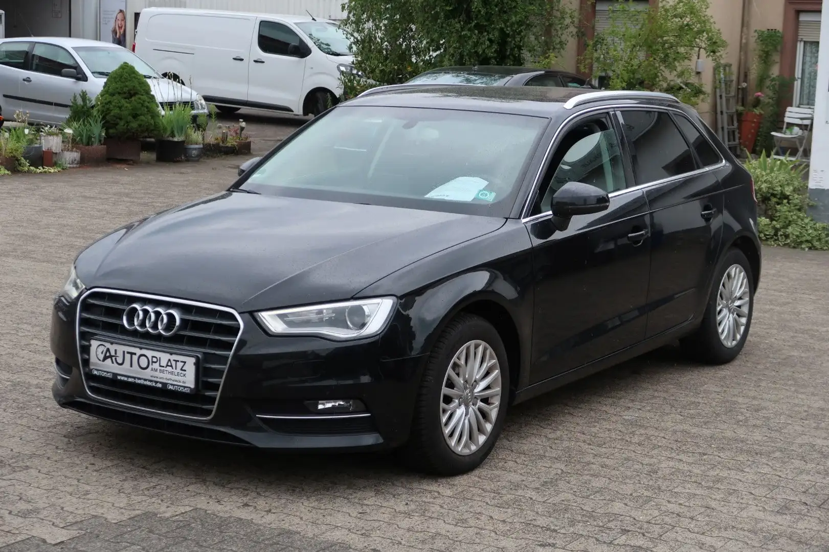 Audi A3 2.0TDI Sportback *XENON *NAVI *TEILLEDER *ALU Zwart - 2