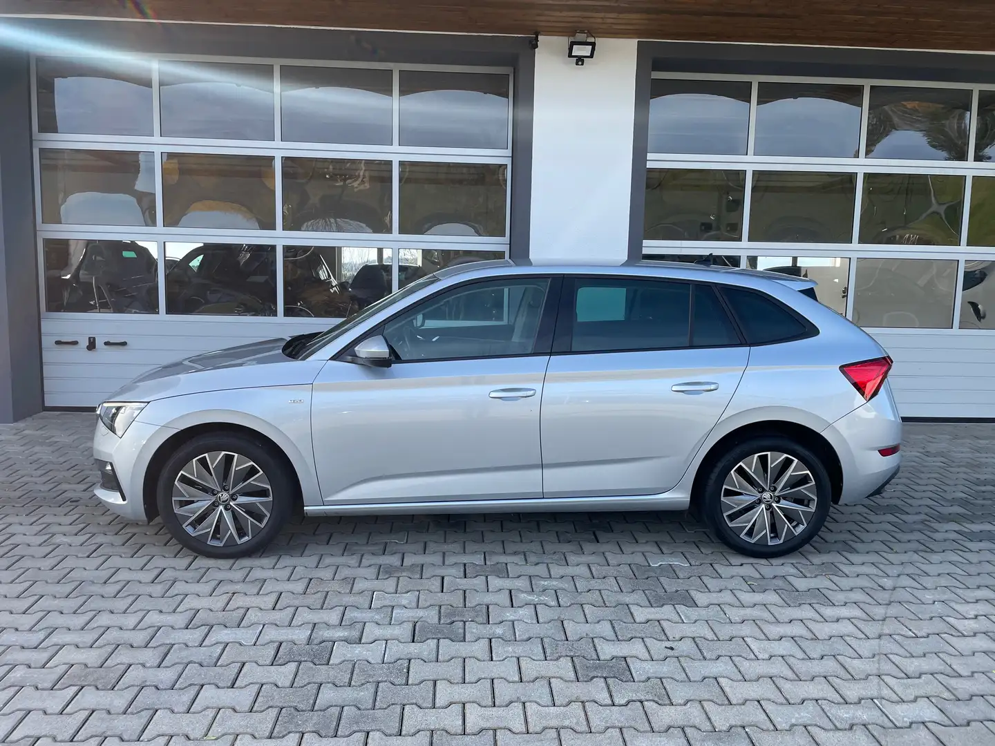 Skoda Scala Ambition 1,0 TSI *DIGITAL*RFK*APP*LED*NAVI*SITZHZ* Silber - 2